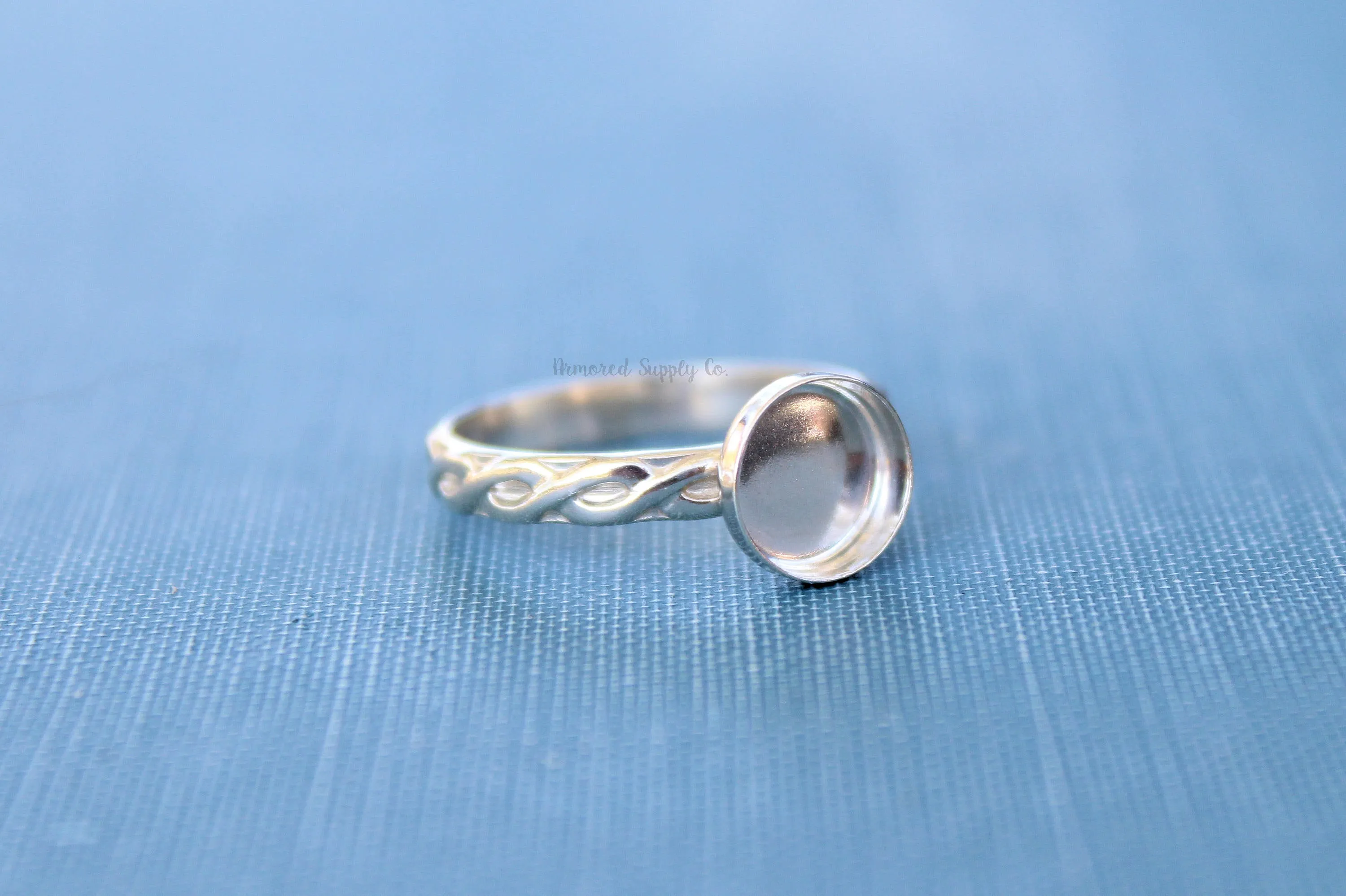 10mm round Silver bezel cup Celtic Infinity Ring blank