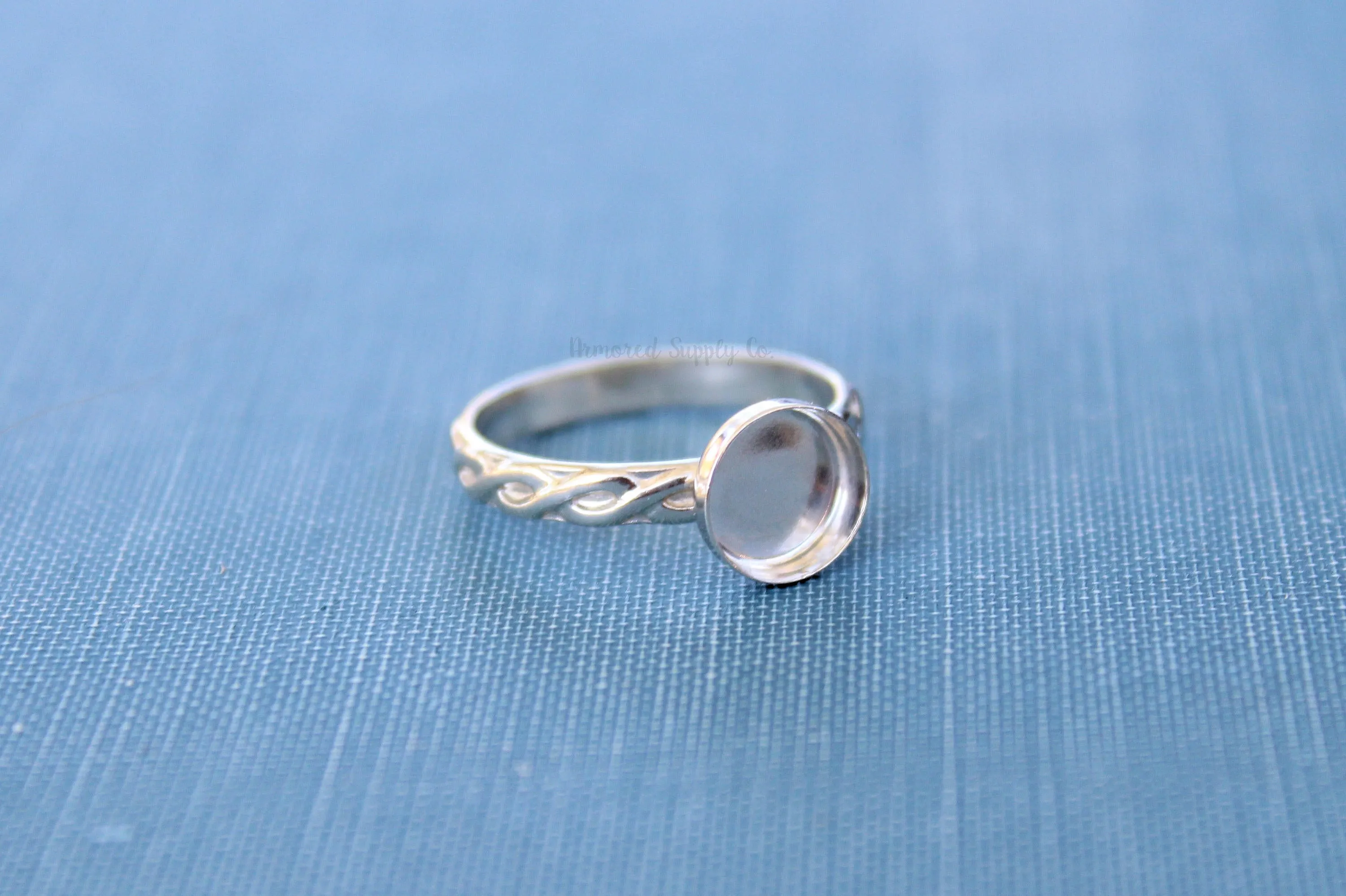 10mm round Silver bezel cup Celtic Infinity Ring blank
