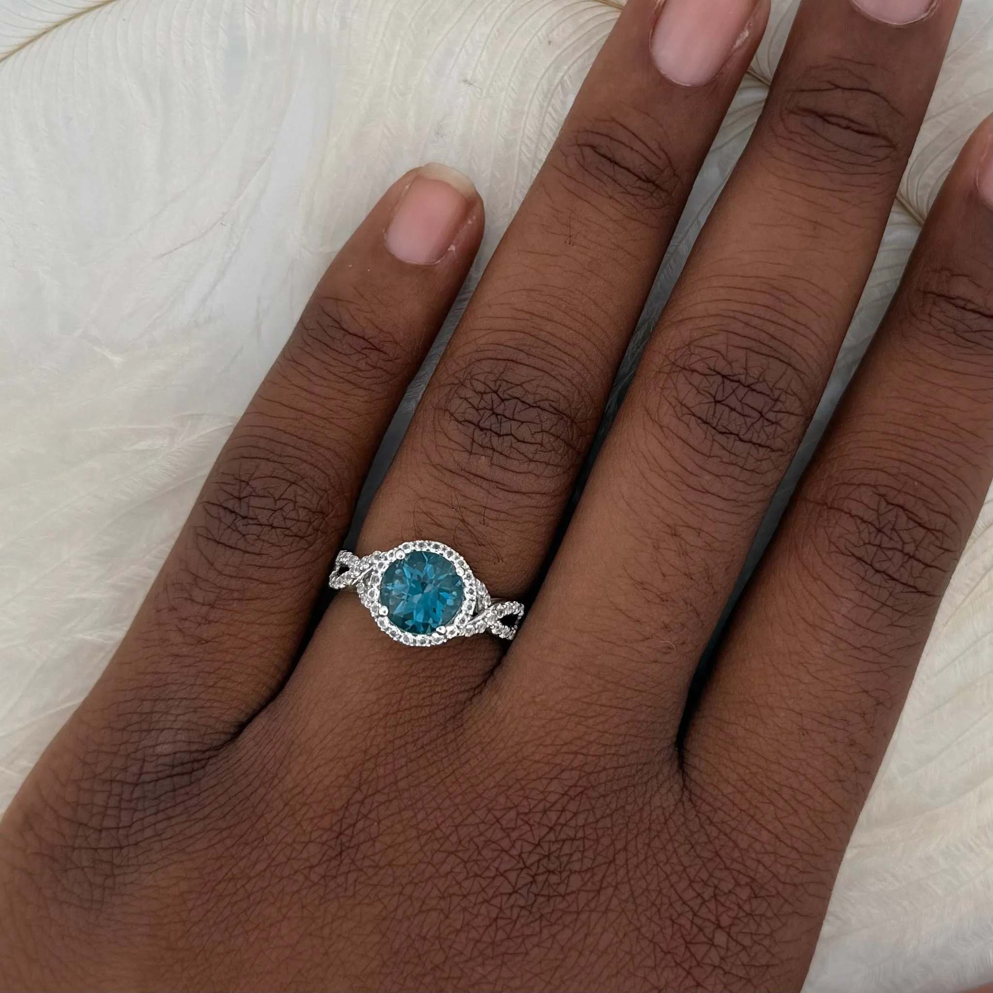 14k White Gold London Blue Topaz & Diamond Infinity Twist Ring (Size 7)