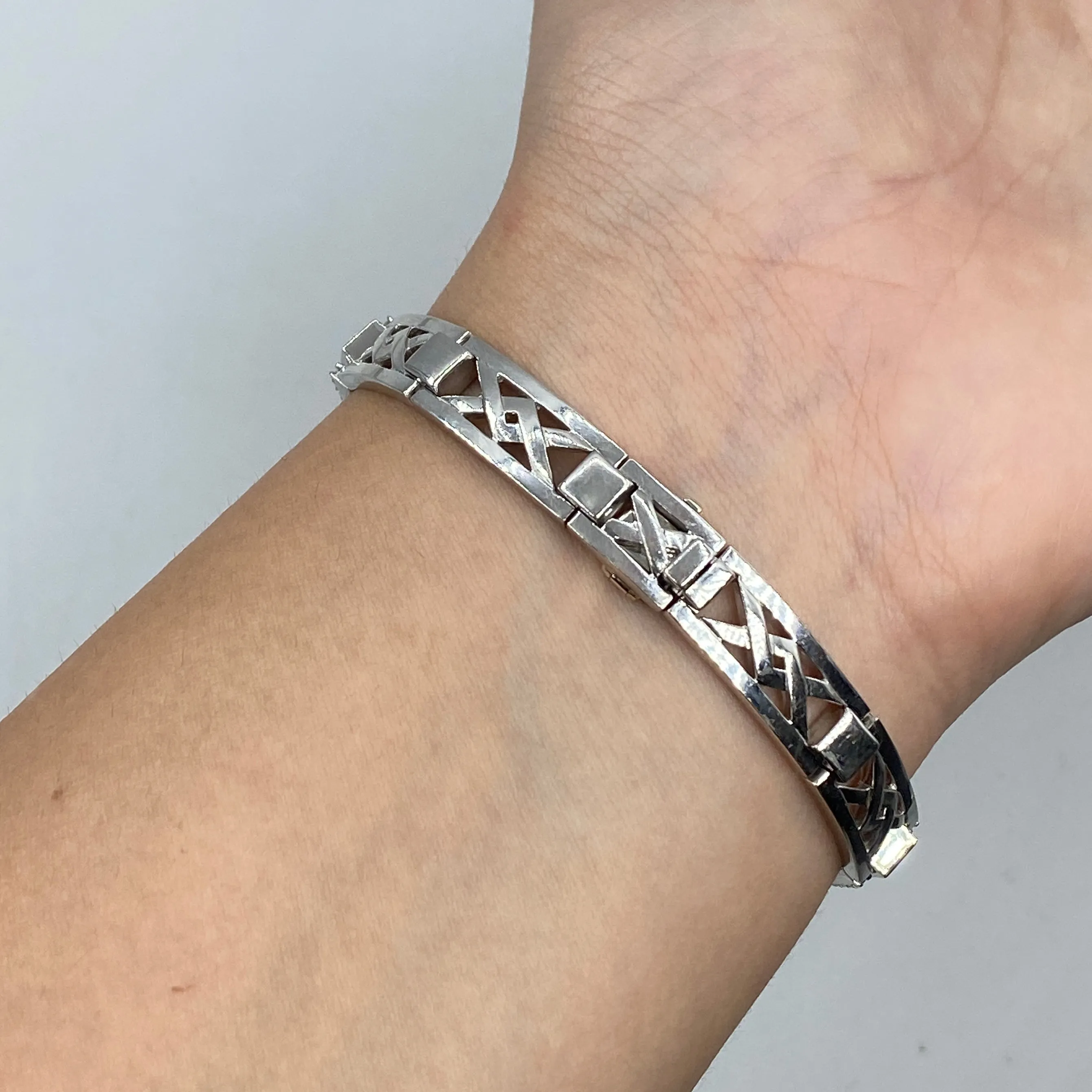 18K Knot Diamond Bracelet