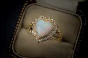 18k YELLOW GOLD HEART SHAPPED OPAL RING