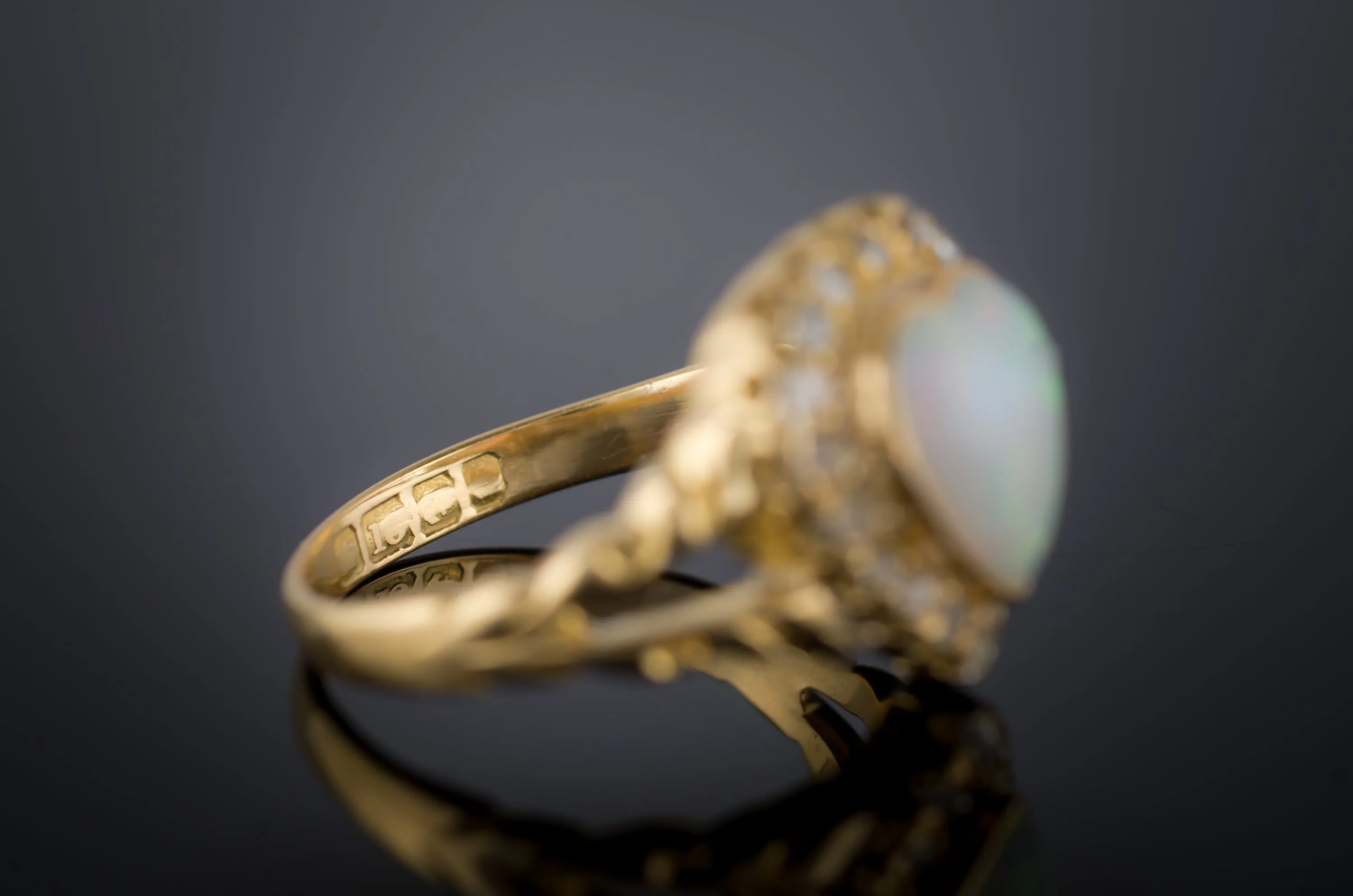 18k YELLOW GOLD HEART SHAPPED OPAL RING