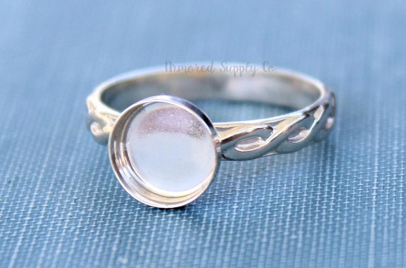 4mm Round Silver Celtic Infinity Bezel Cup Ring blank
