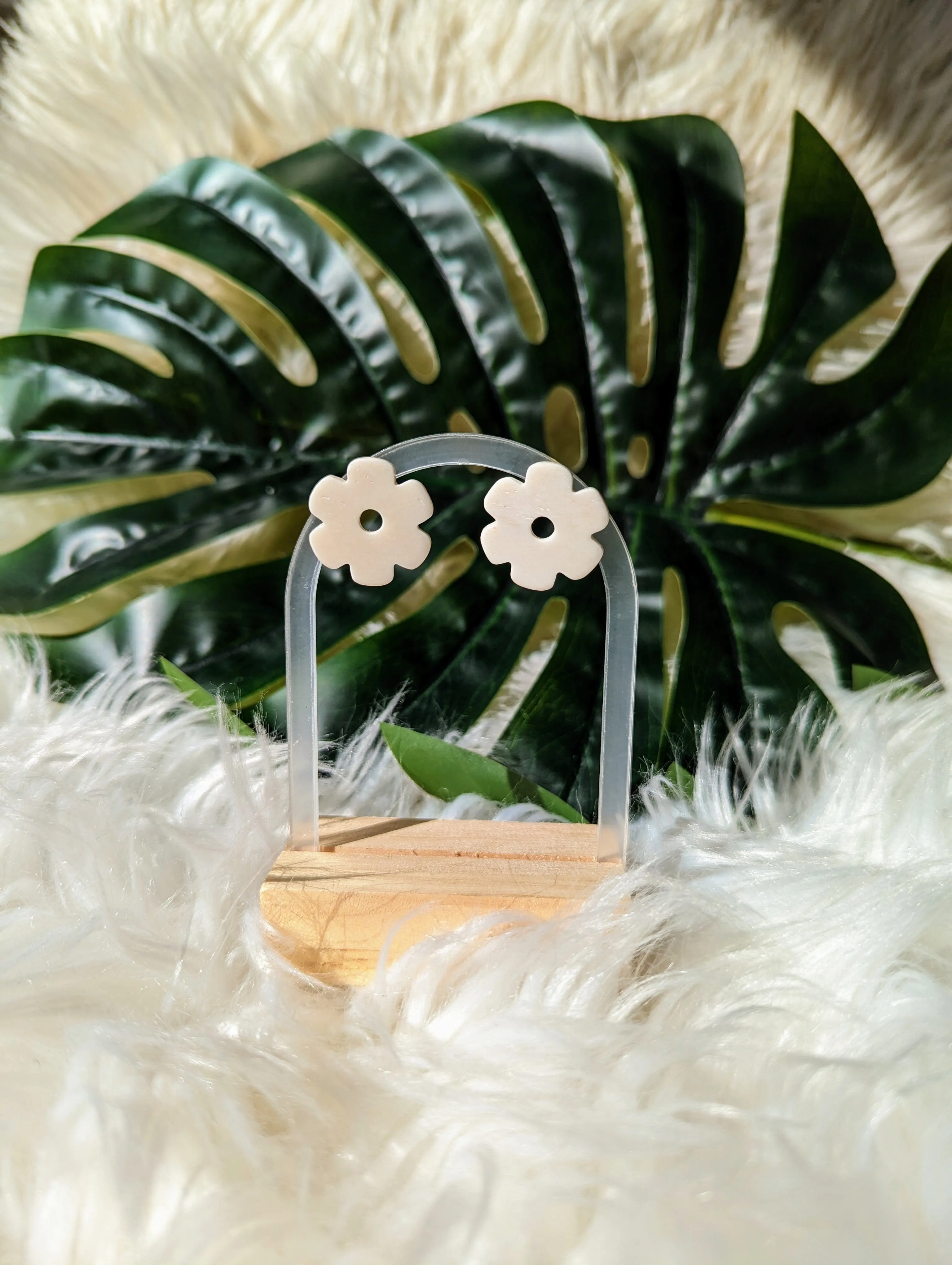 60's White Flower Earrings