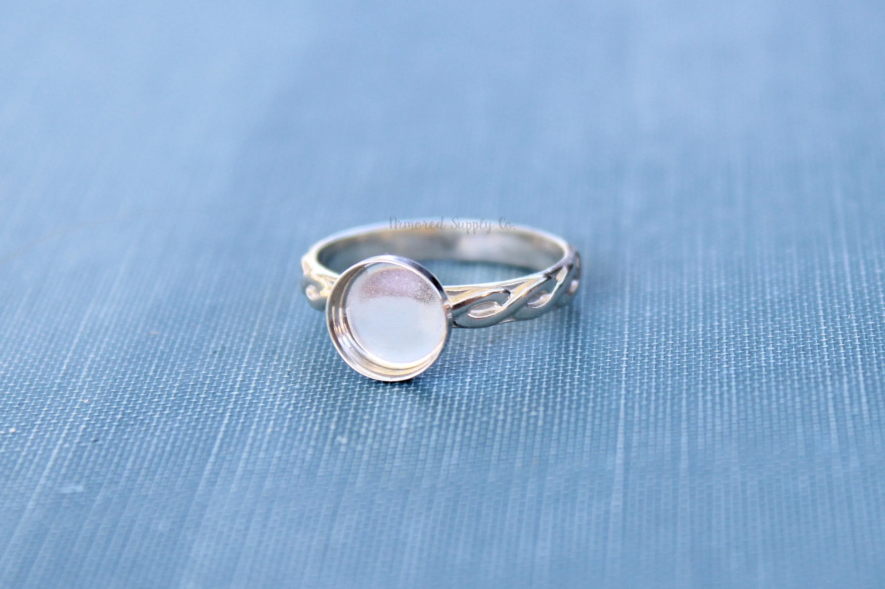 8mm Round Silver Bezel Celtic Infinity Ring blank