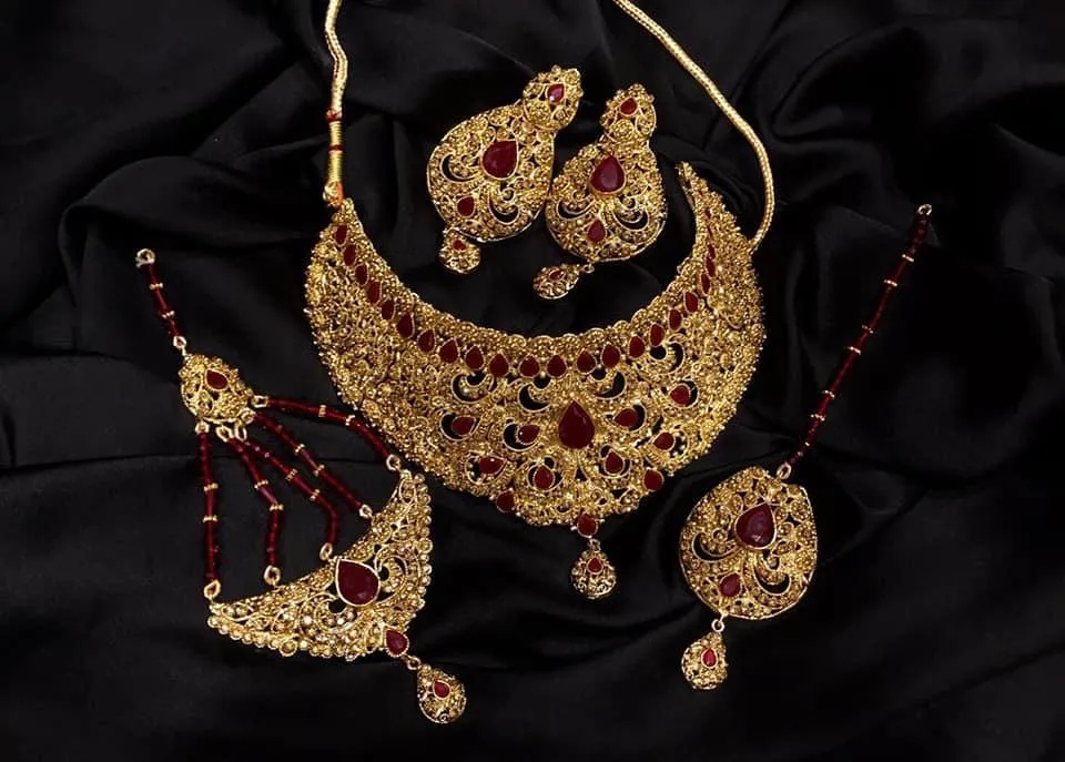 Antique Jewellery Set with Maroon Stones #J4146