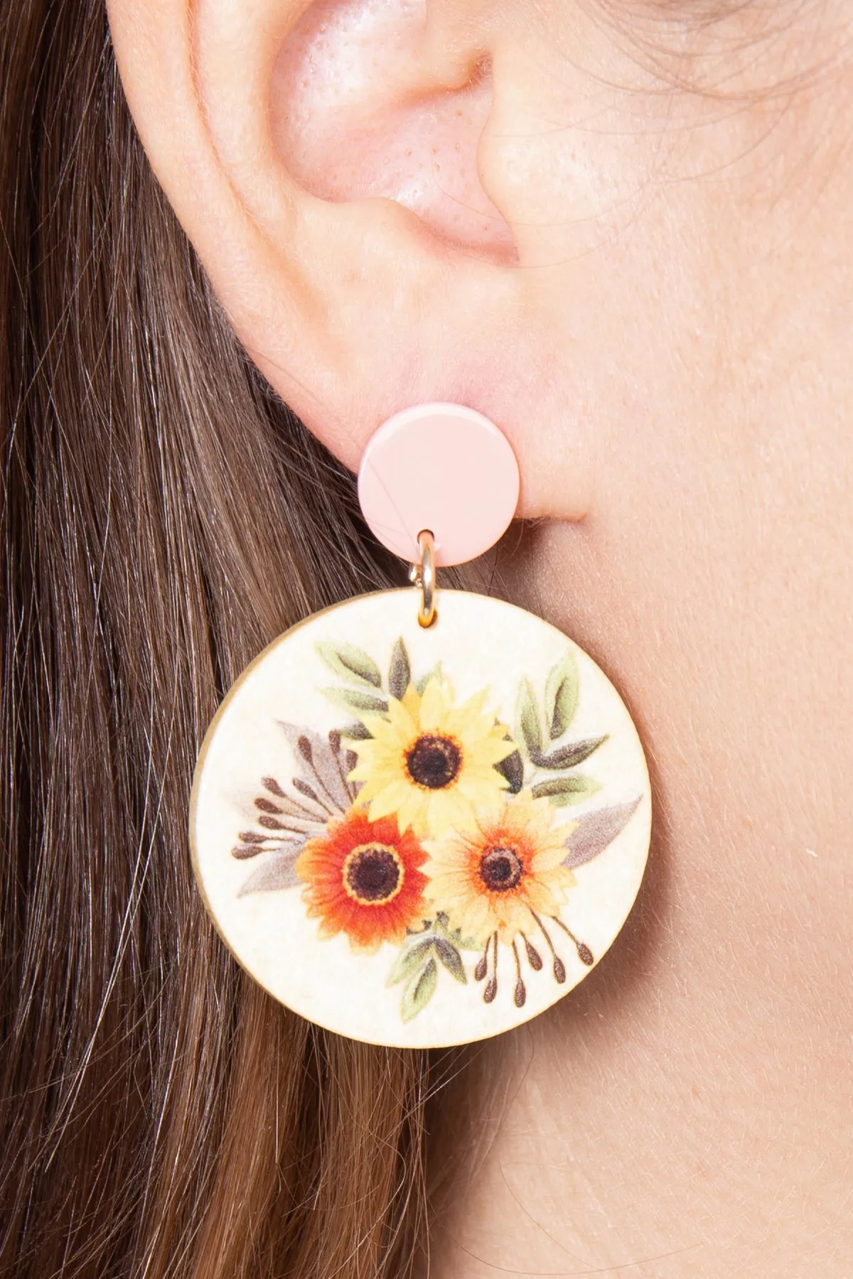 FLOWER PRINT RETRO WOOD POST DANGLE EARRINGS