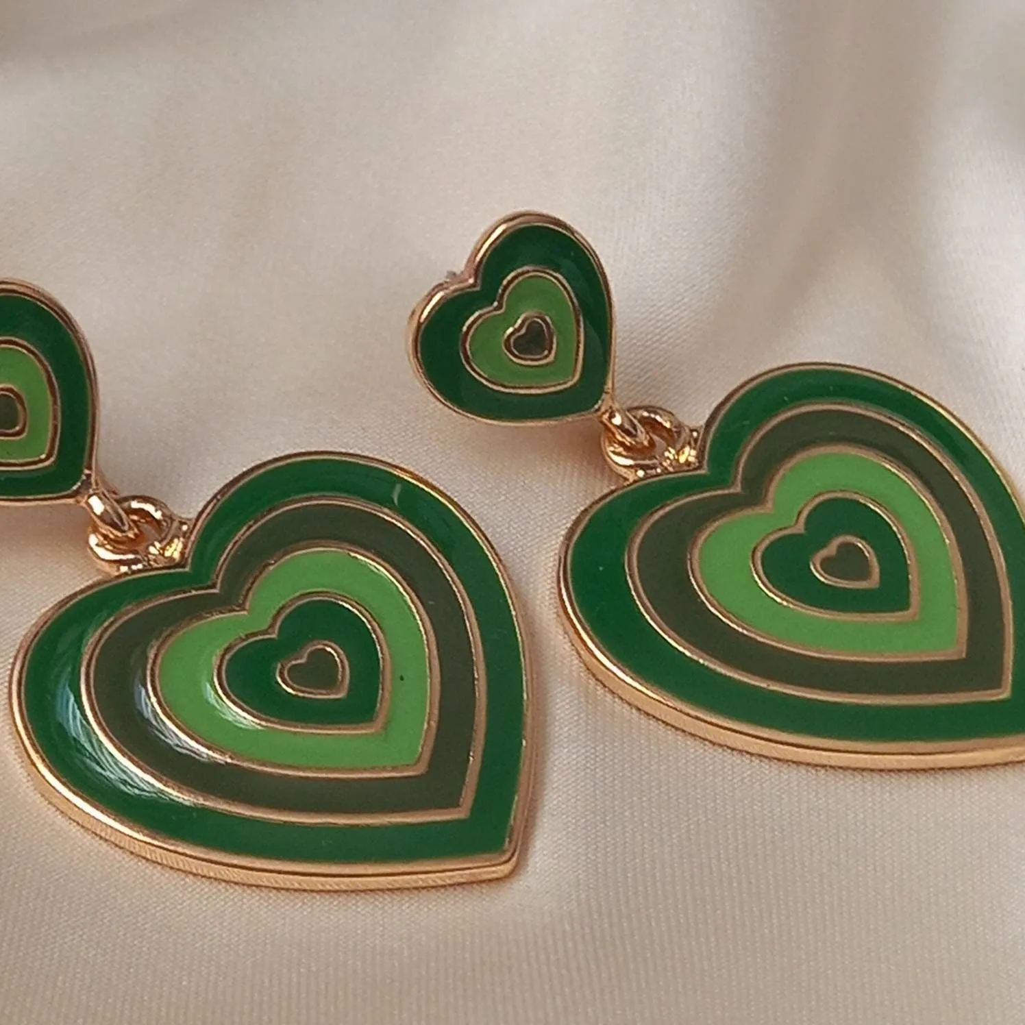 Green & Gold Retro Heart Drop Earrings -  70's Style Earrings, Vintage Style, Hanging Jewellery,Accessories,Green Jewellery,Gold Earrings