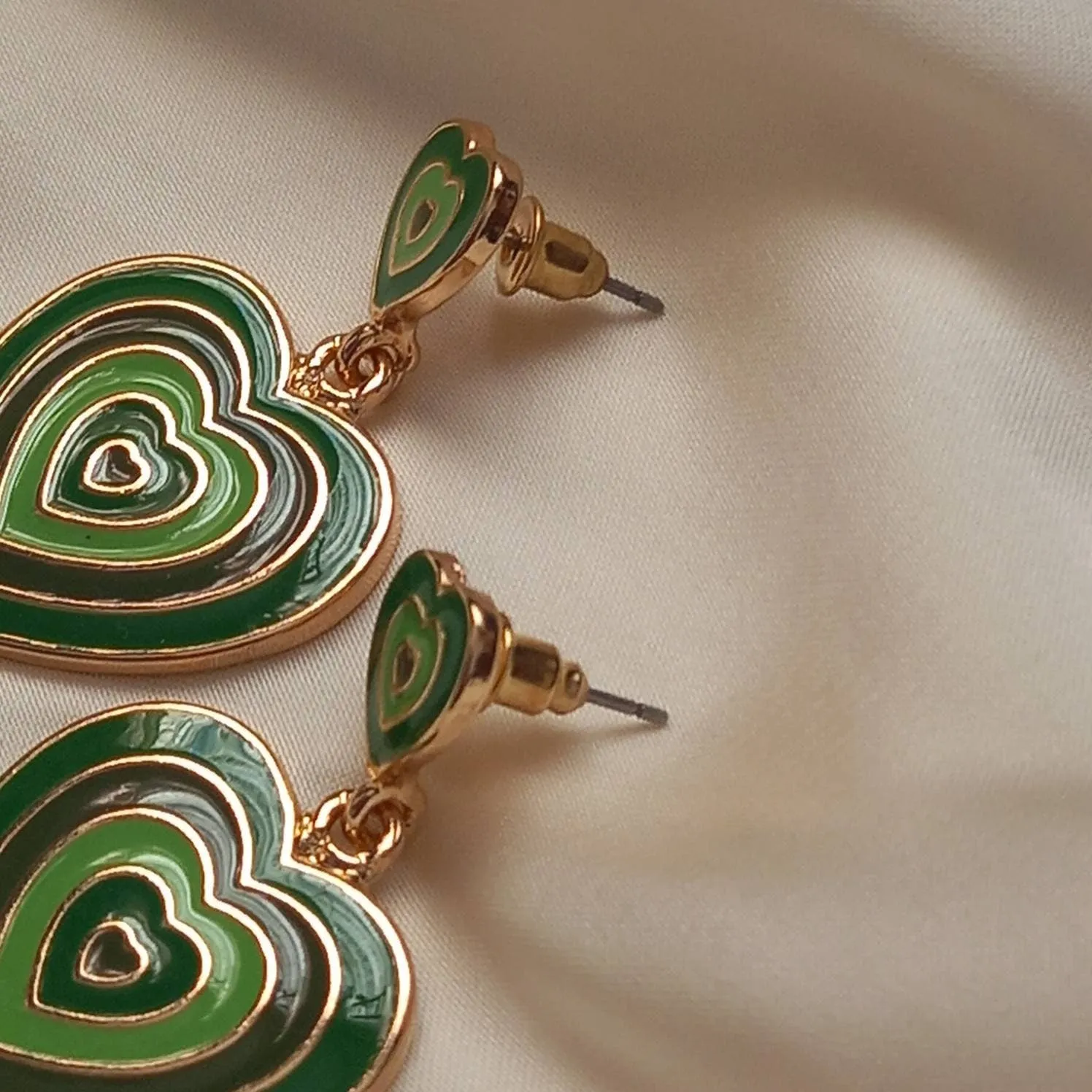 Green & Gold Retro Heart Drop Earrings -  70's Style Earrings, Vintage Style, Hanging Jewellery,Accessories,Green Jewellery,Gold Earrings