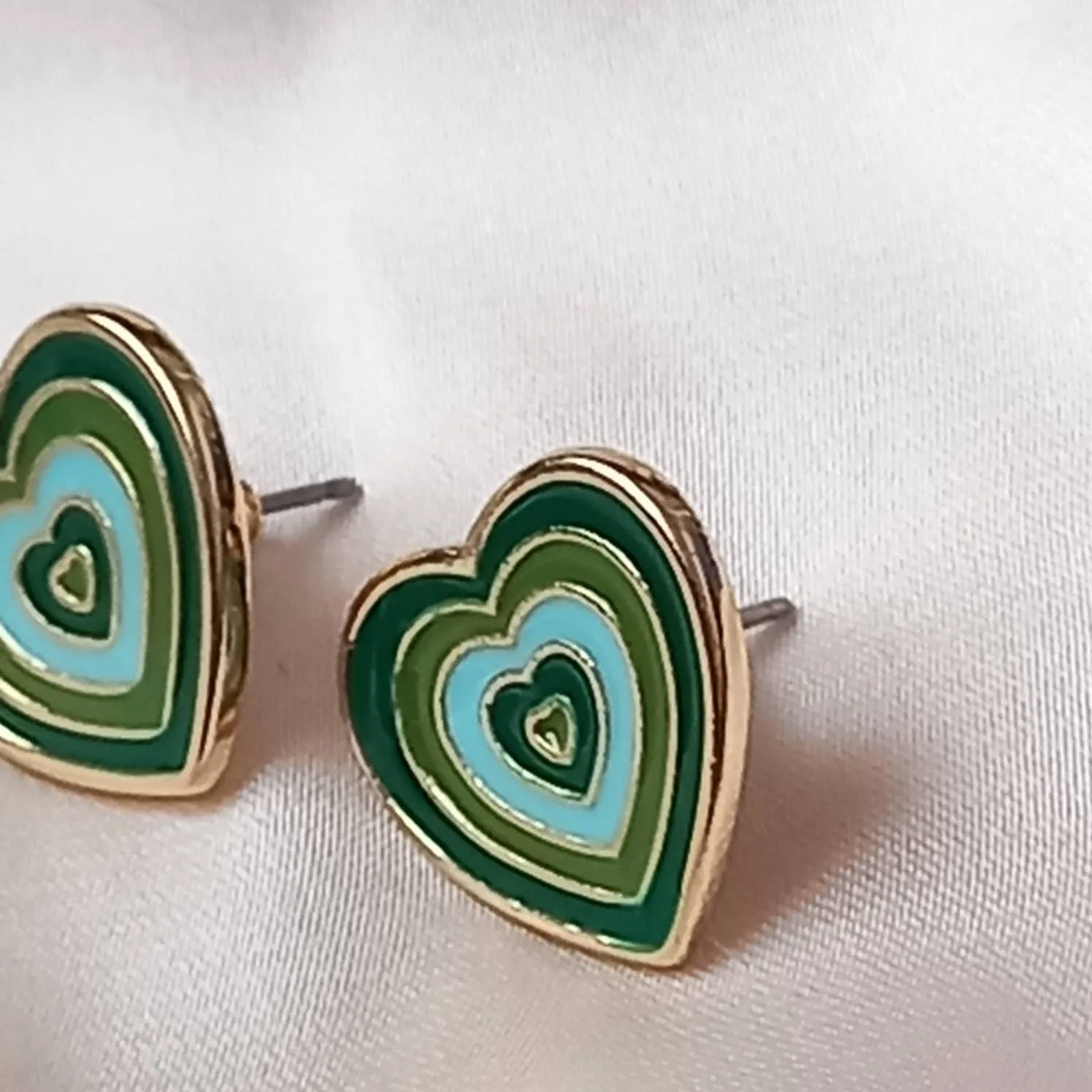 Green & Gold Retro Heart Stud Earrings -  Green 70's Style Earrings,Vintage Style,Green Jewellery,Gold Earrings,Gold Heart Stud Earrings