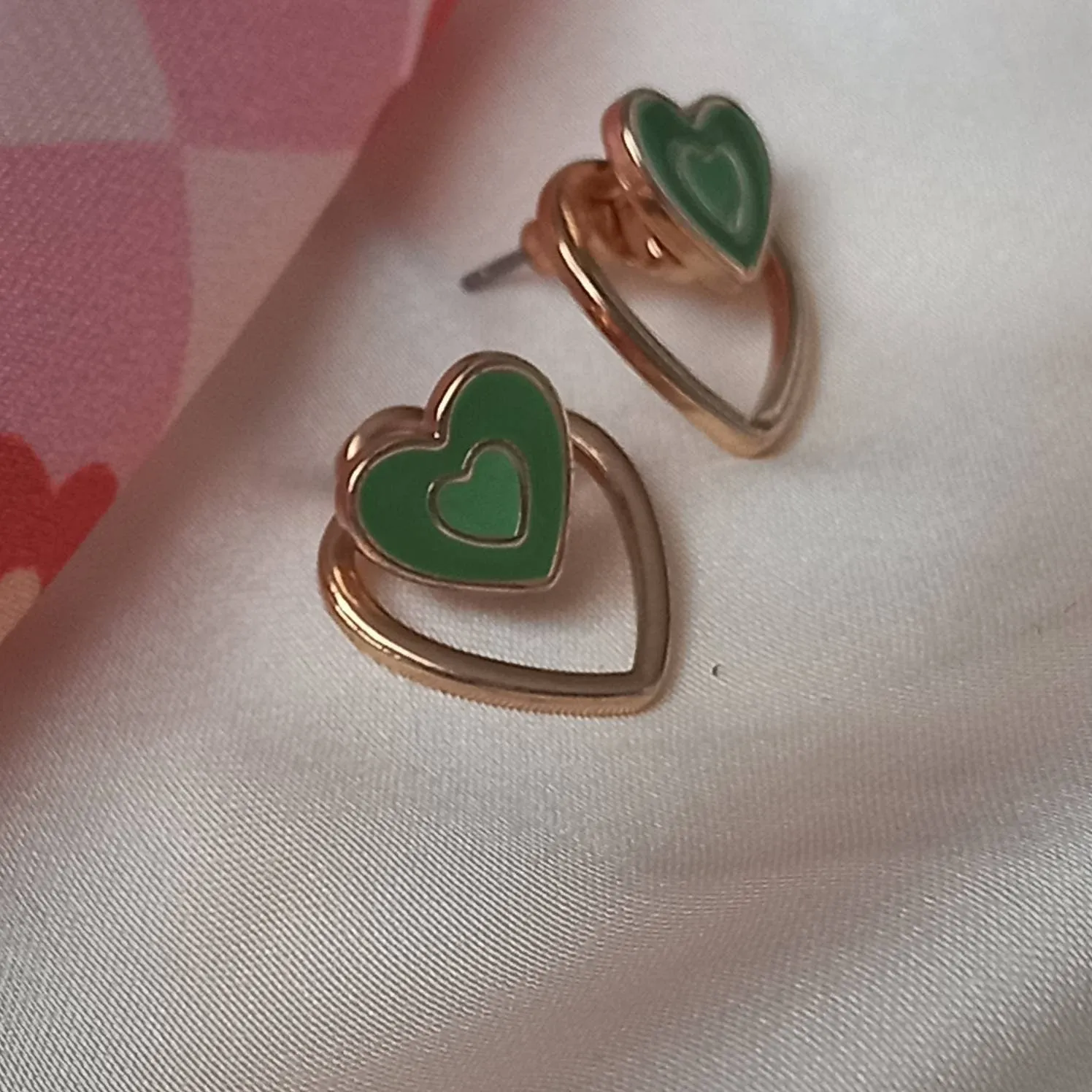 Green & Gold Retro Heart Stud Earrings -  Green Heart Earrings, 70's Style Earrings, Vintage Style, Green Jewellery, Gold Earrings In The Uk