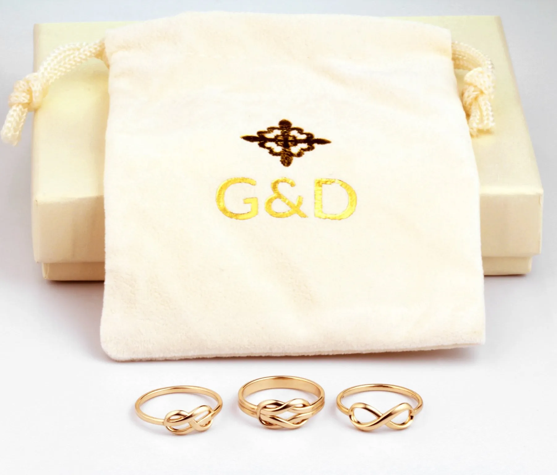 Infinity Knot Ring in 18K Gold