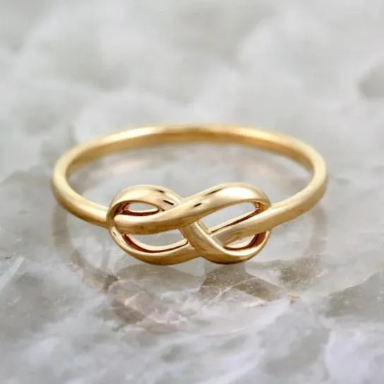 Infinity Knot Ring in 18K Gold
