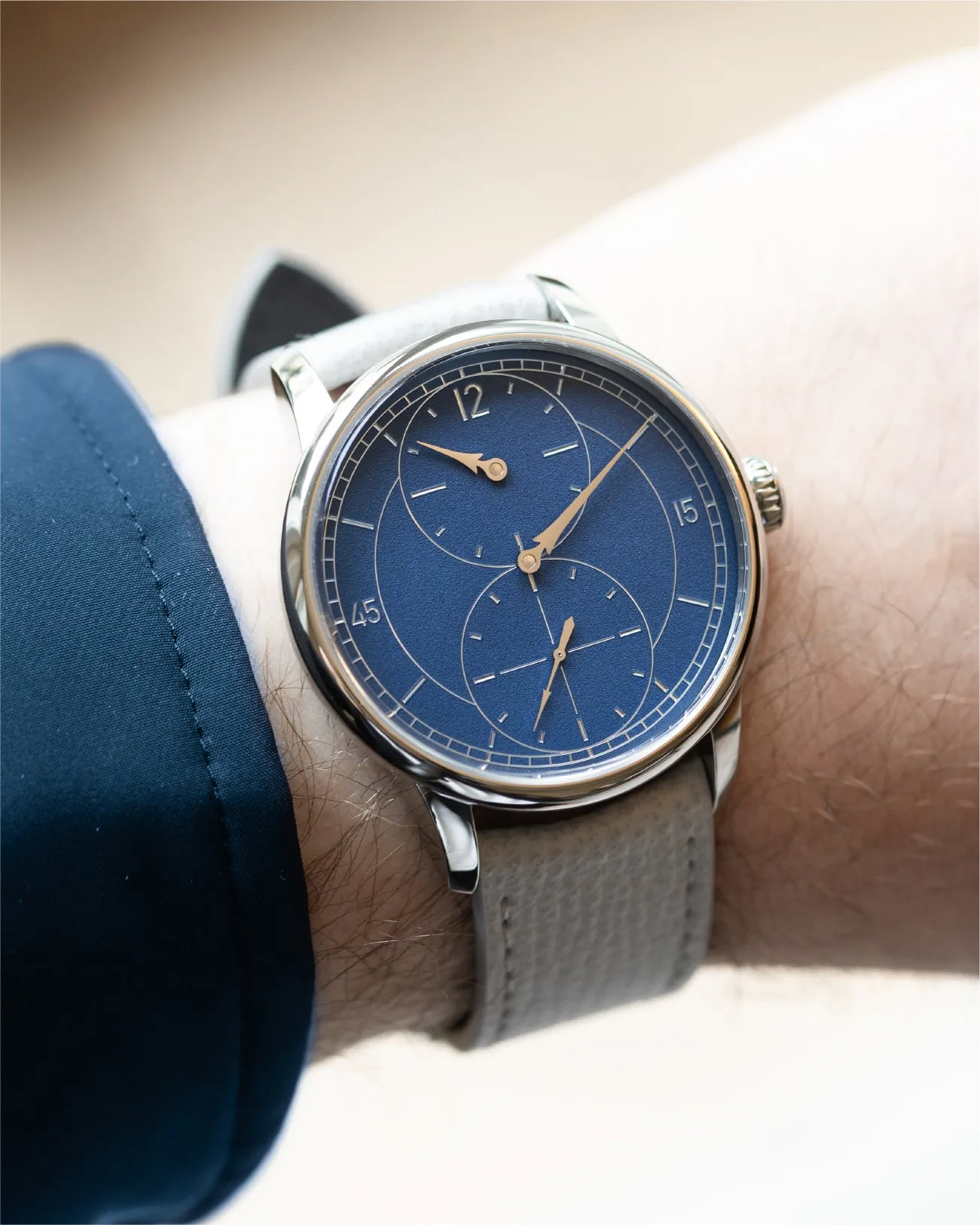 Le Régulateur Gravé Bleu