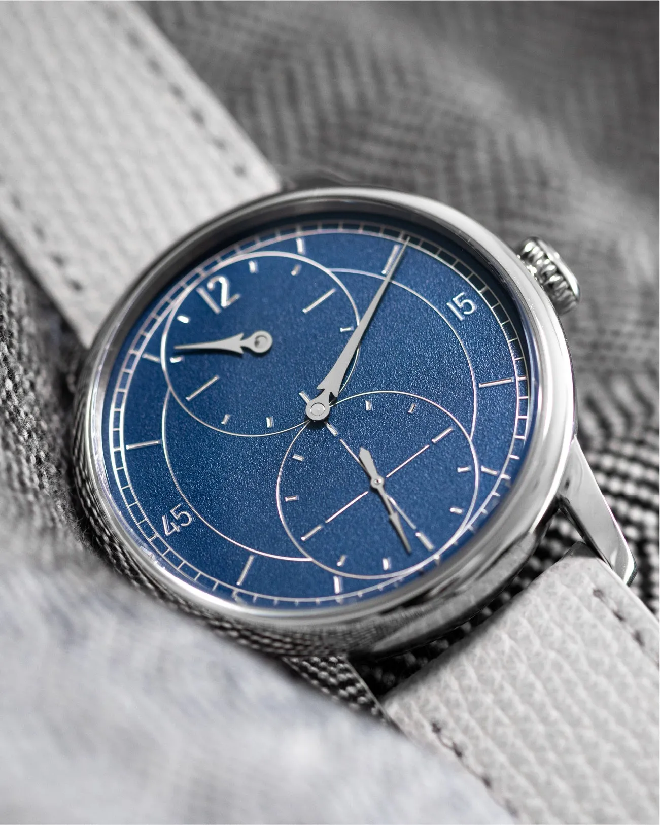 Le Régulateur Gravé Bleu
