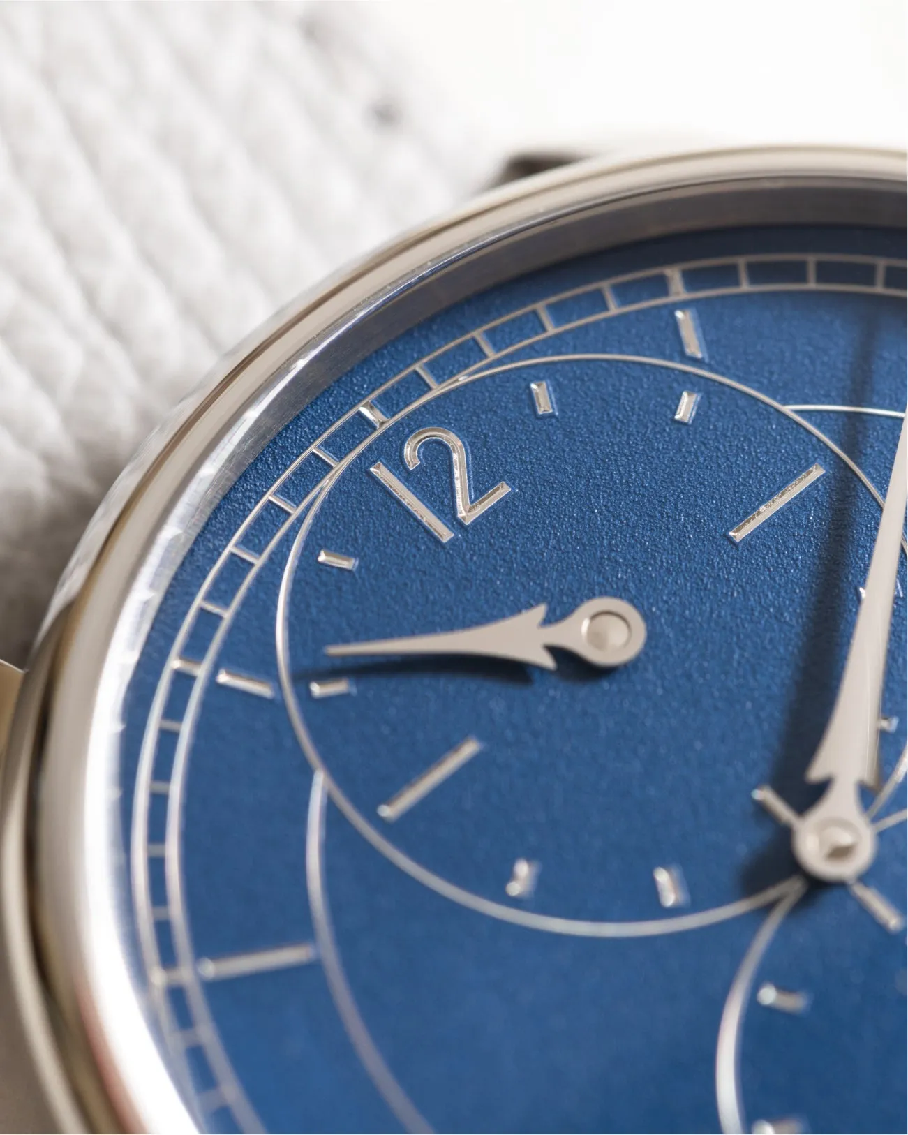 Le Régulateur Gravé Bleu