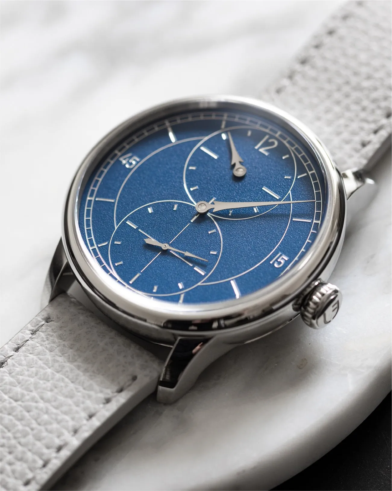 Le Régulateur Gravé Bleu