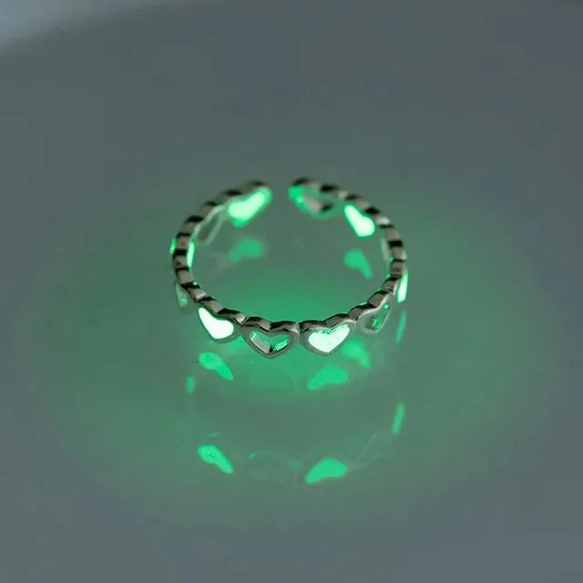 Luminous heart-shaped finger ring