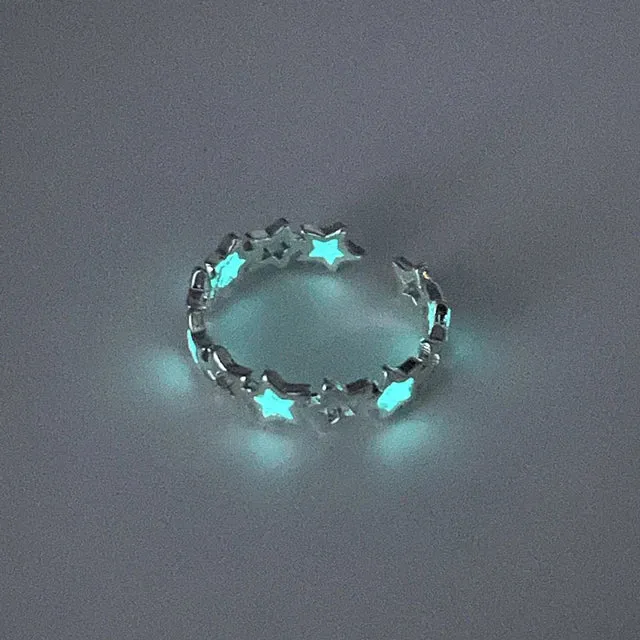 Luminous heart-shaped finger ring