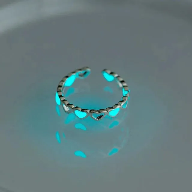 Luminous heart-shaped finger ring