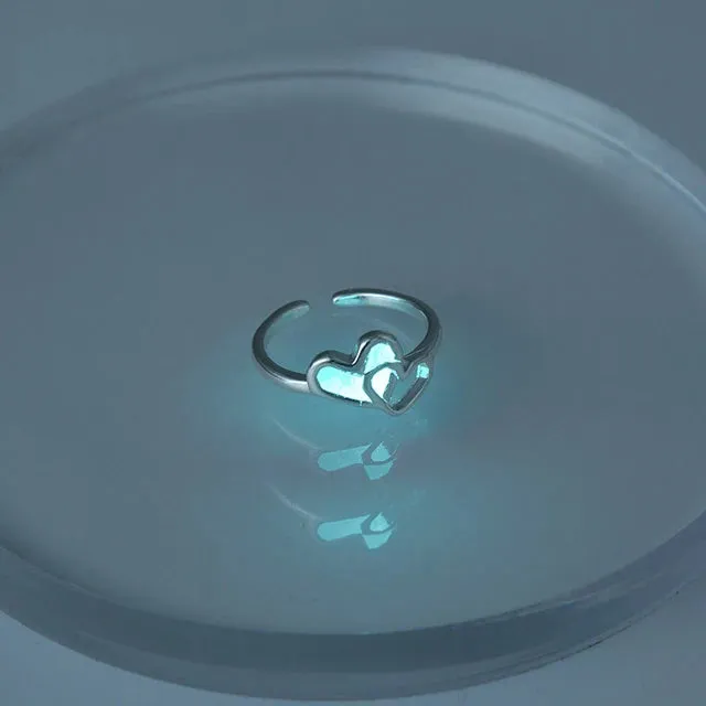 Luminous heart-shaped finger ring