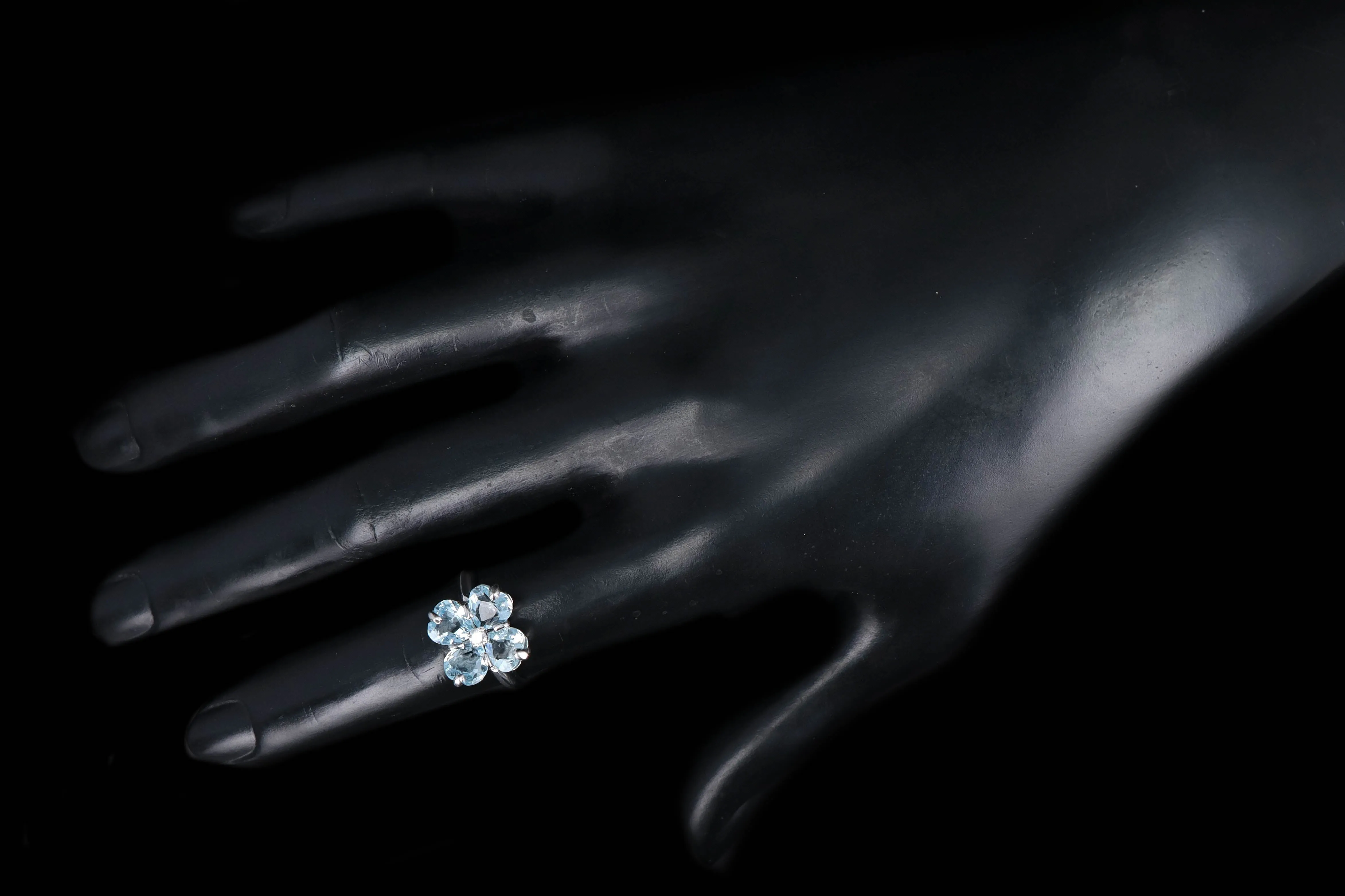 Modern 14K White Gold 2 Carat Aquamarine & Diamond Clover Ring
