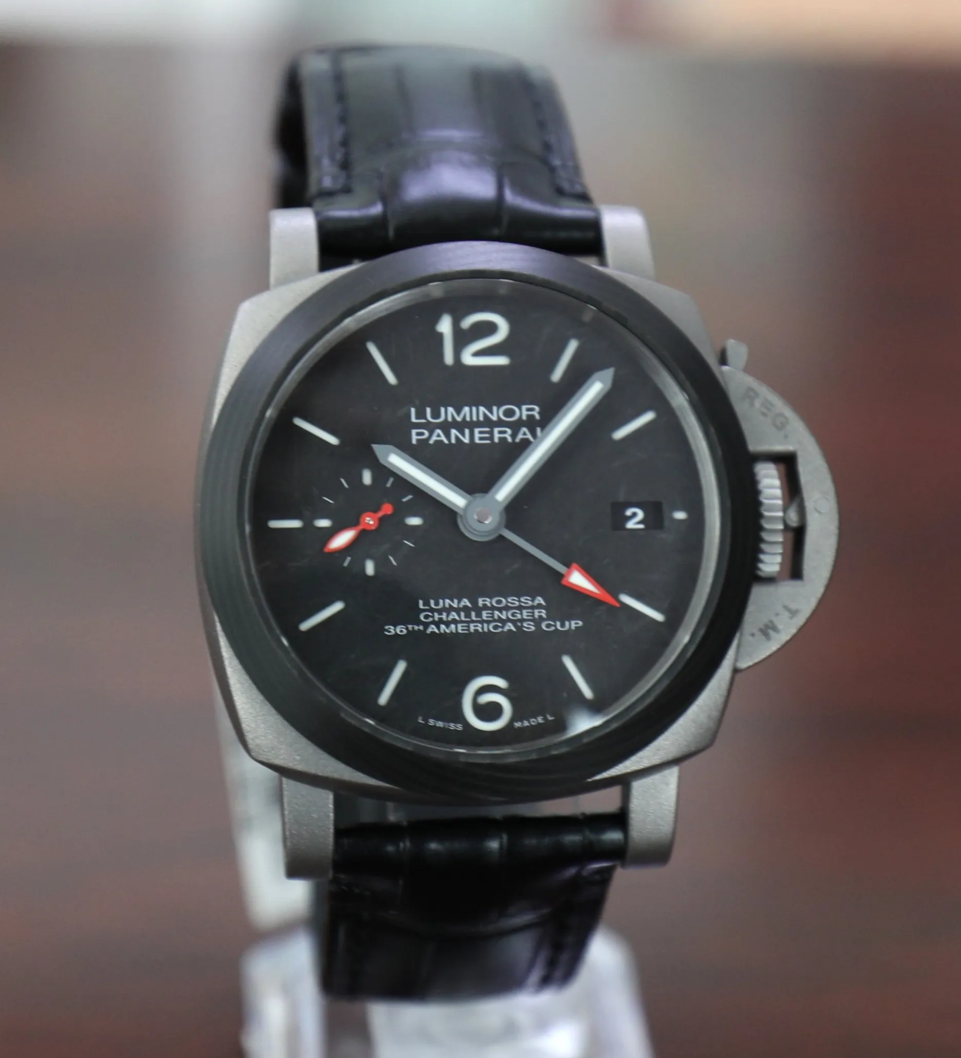 Panerai Luminor Luna Rossa GMT – 42mm – PAM01096 – Titanium Carbotech – Unworn – Full Set