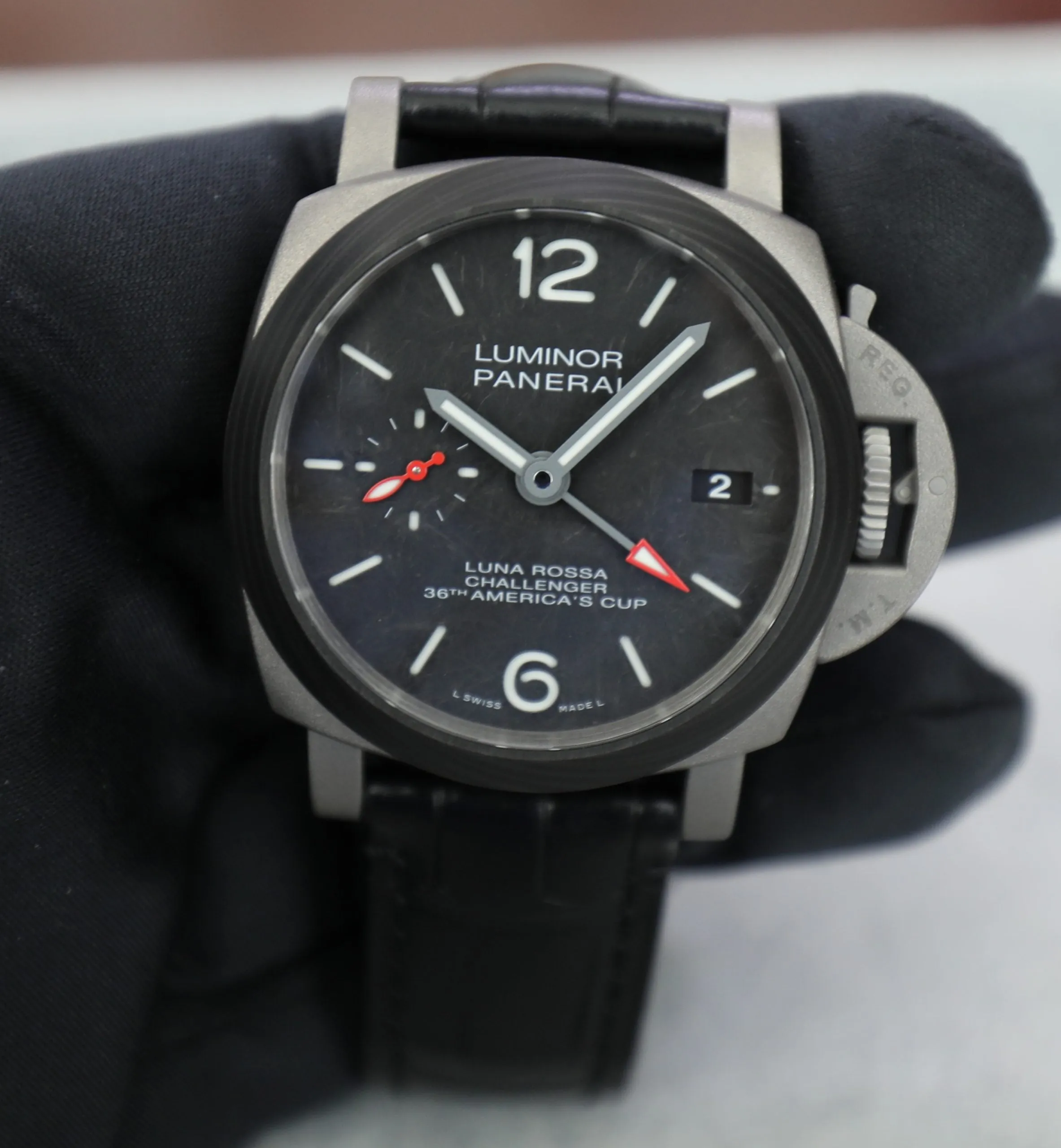 Panerai Luminor Luna Rossa GMT – 42mm – PAM01096 – Titanium Carbotech – Unworn – Full Set