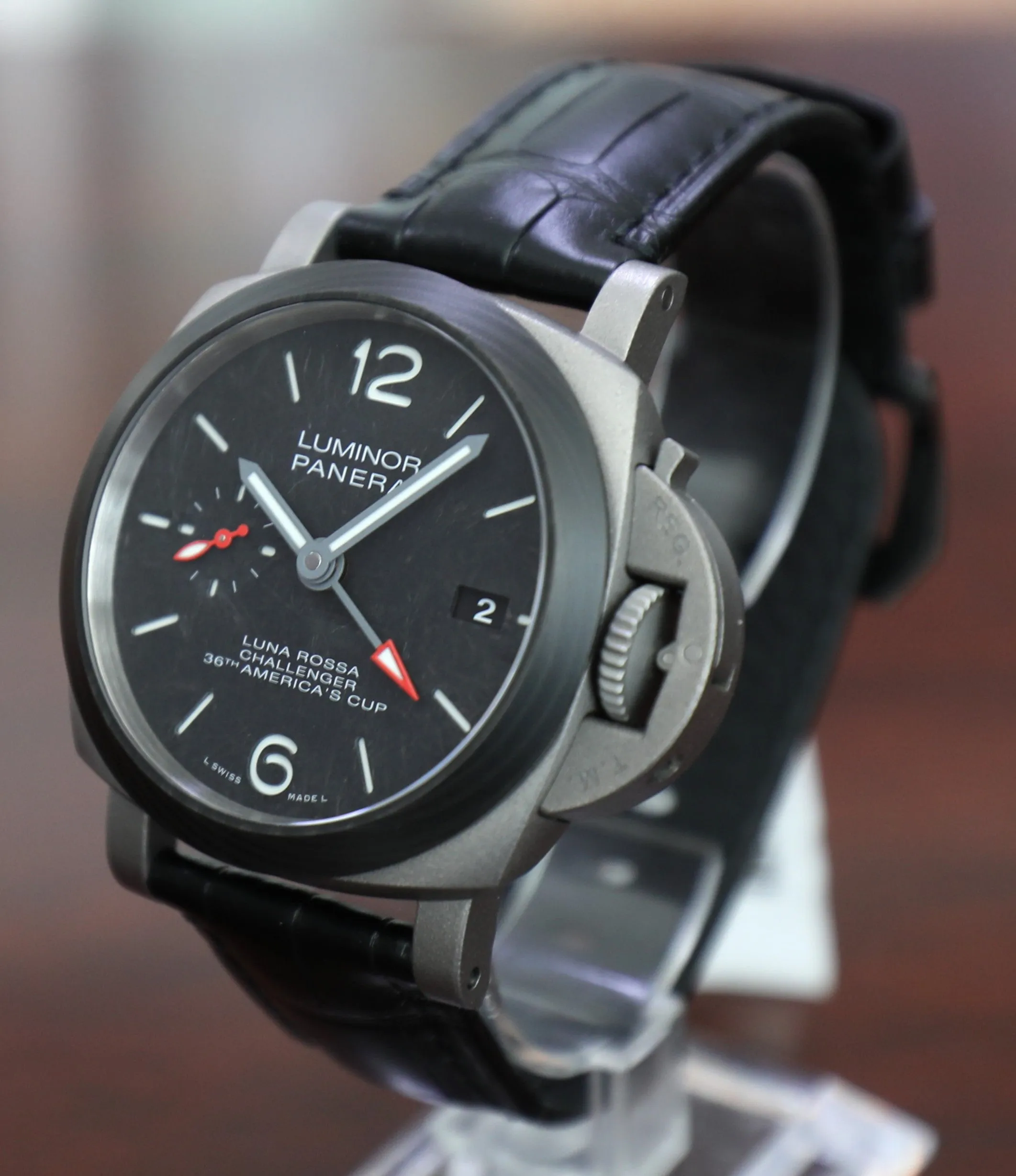 Panerai Luminor Luna Rossa GMT – 42mm – PAM01096 – Titanium Carbotech – Unworn – Full Set