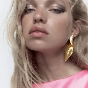 Retro Twisted Gold Color Leaf Earrings