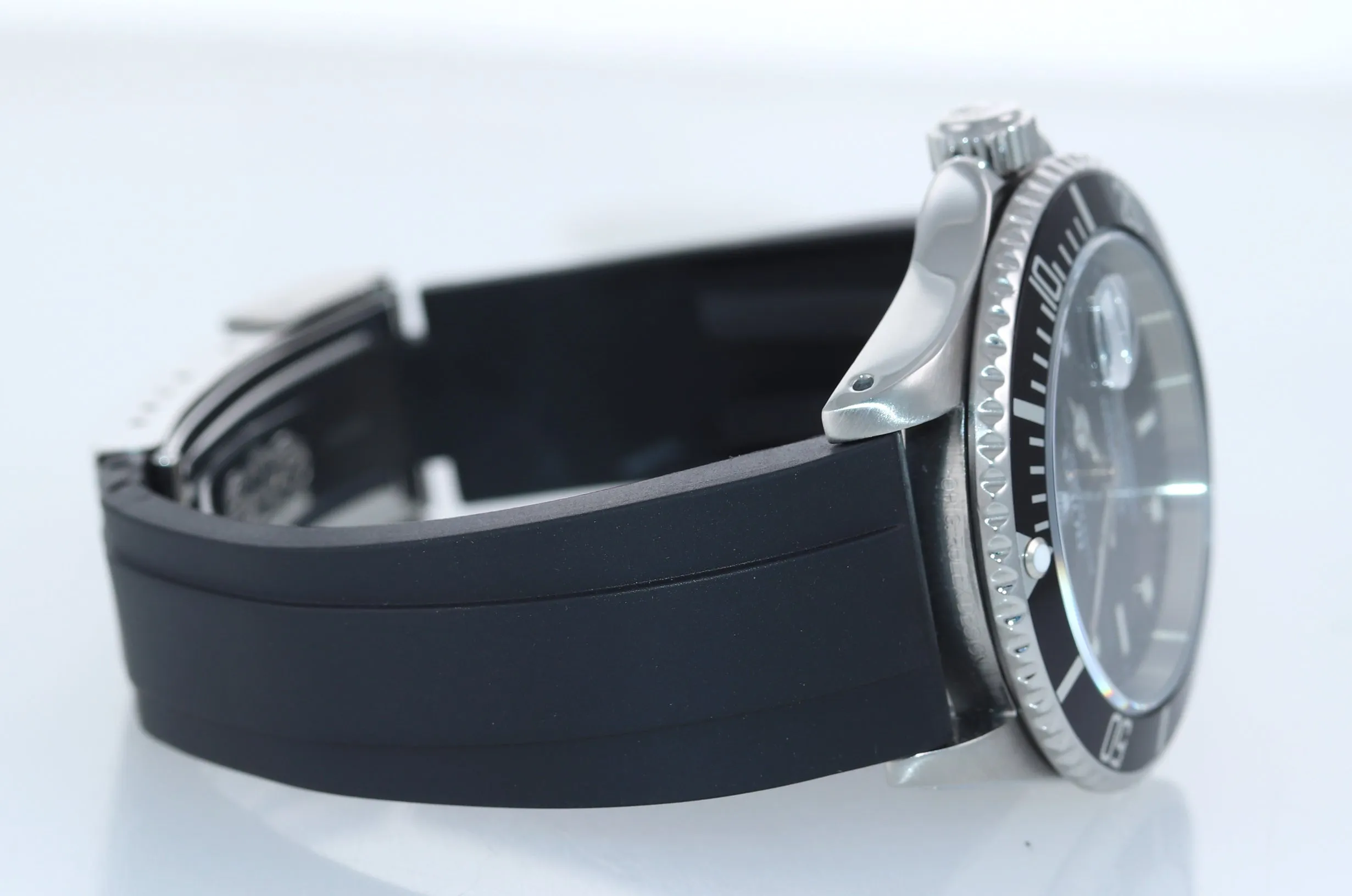 Rolex Submariner Date 16610 Stainless Steel Black RUBBER 40mm Dive Watch