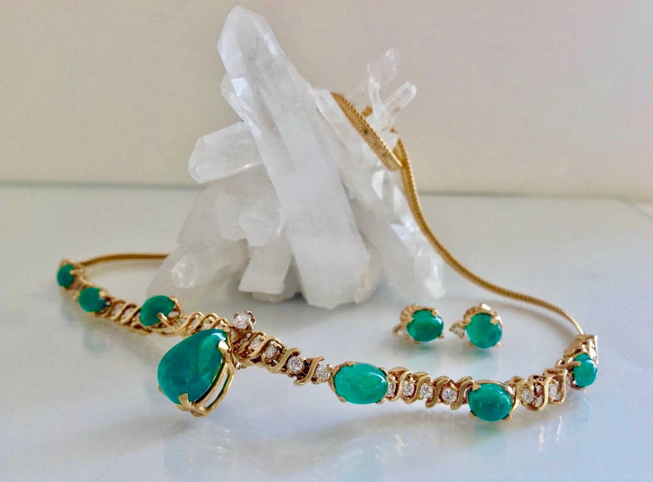 Suite Colombian Emerald Diamond Necklace and Earrings