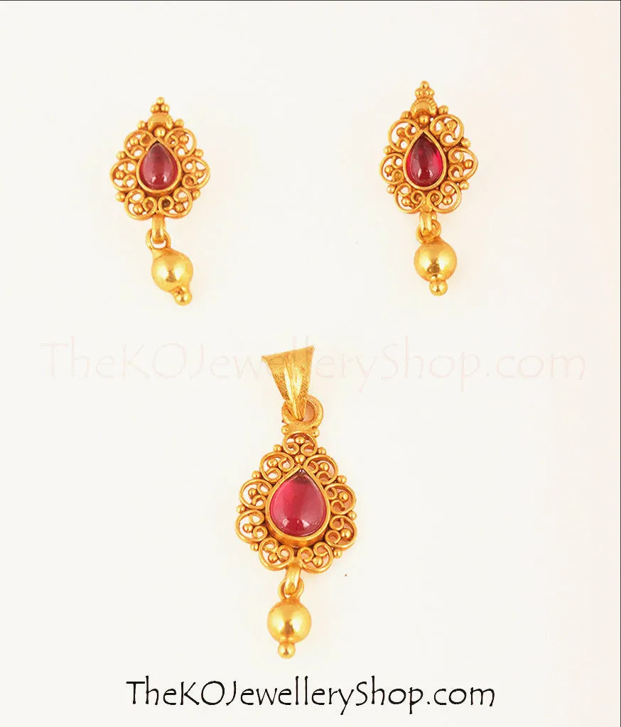 The Rishit Silver Pendant Set (Red)