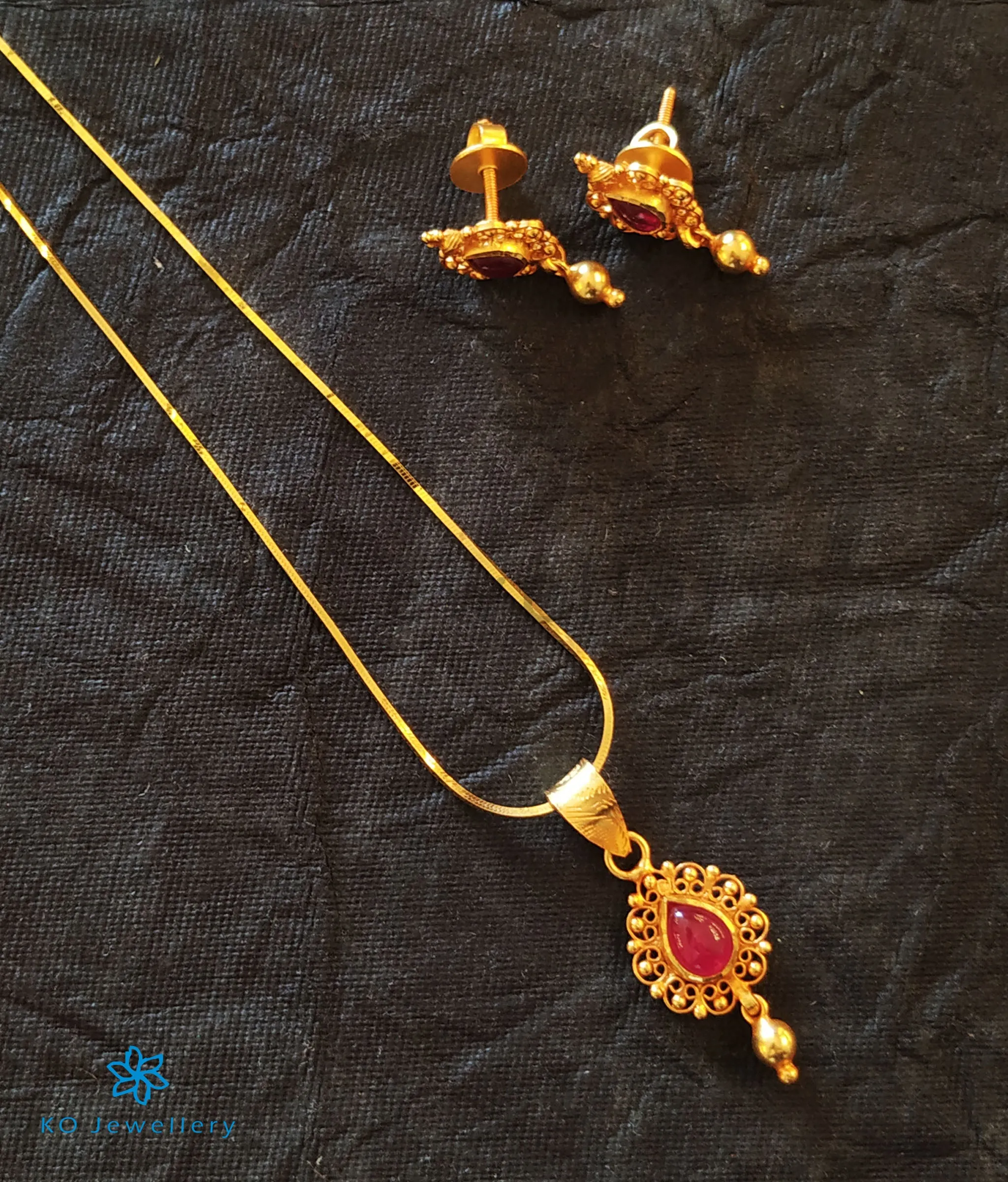 The Rishit Silver Pendant Set (Red)