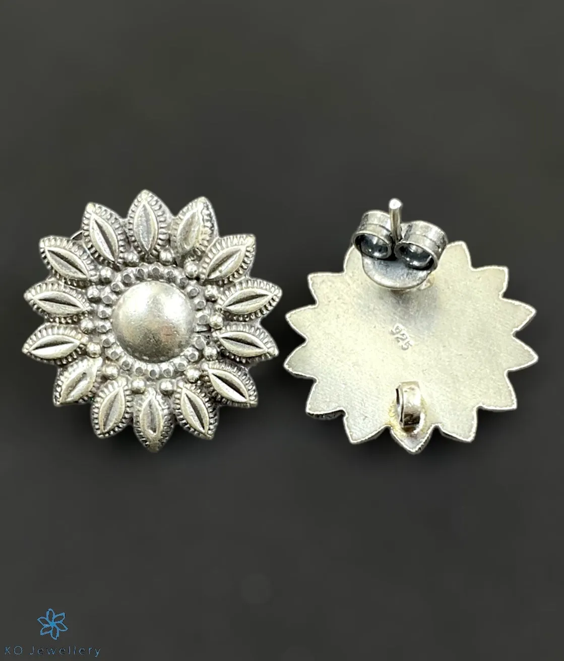 The Taaraka Silver Earstuds