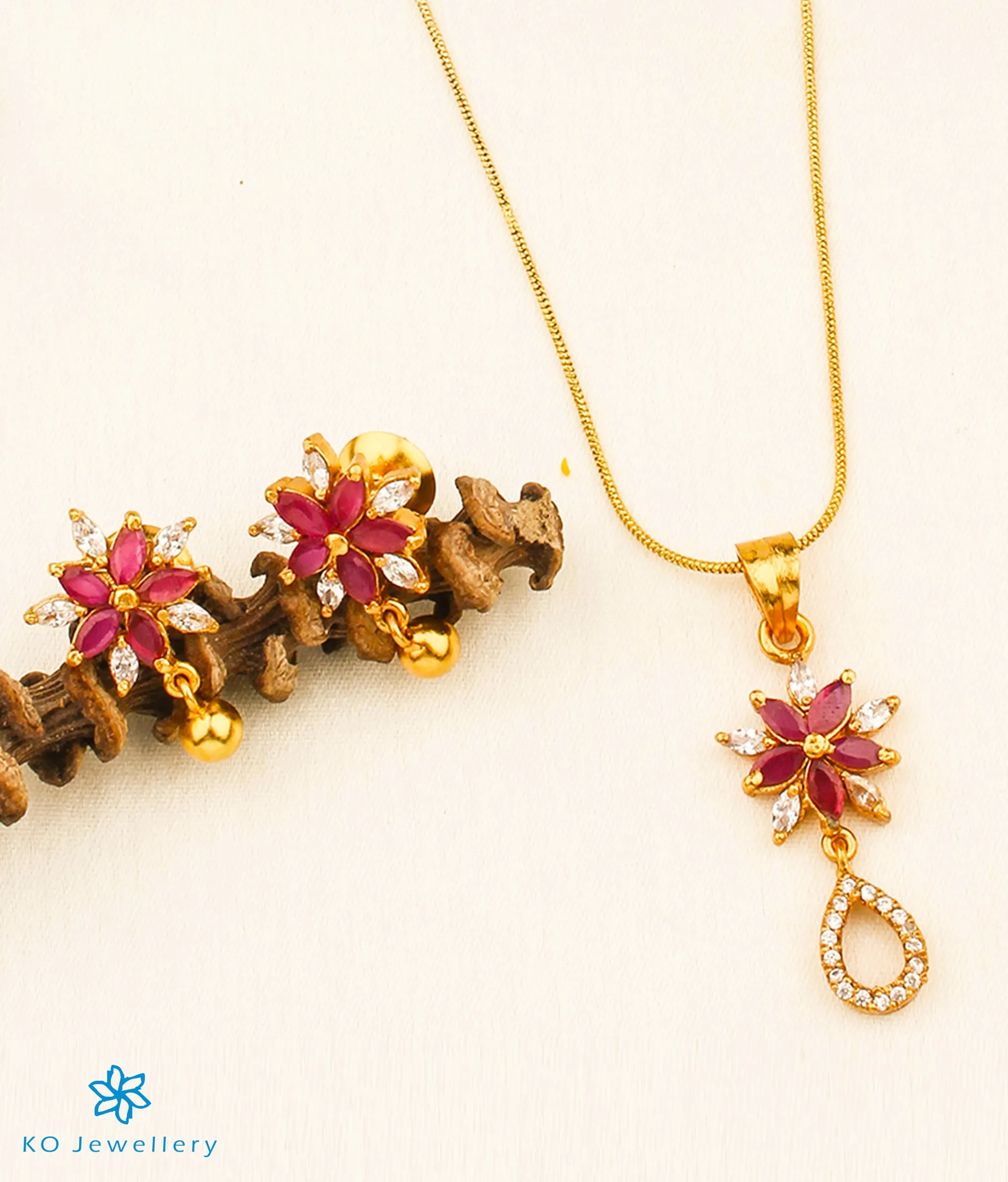 The Vedanika Silver Kemp Pendant Set