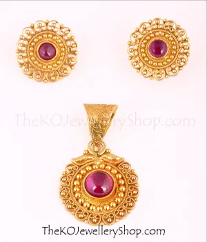 The Yuktvaa Silver Pendant Set (Red)