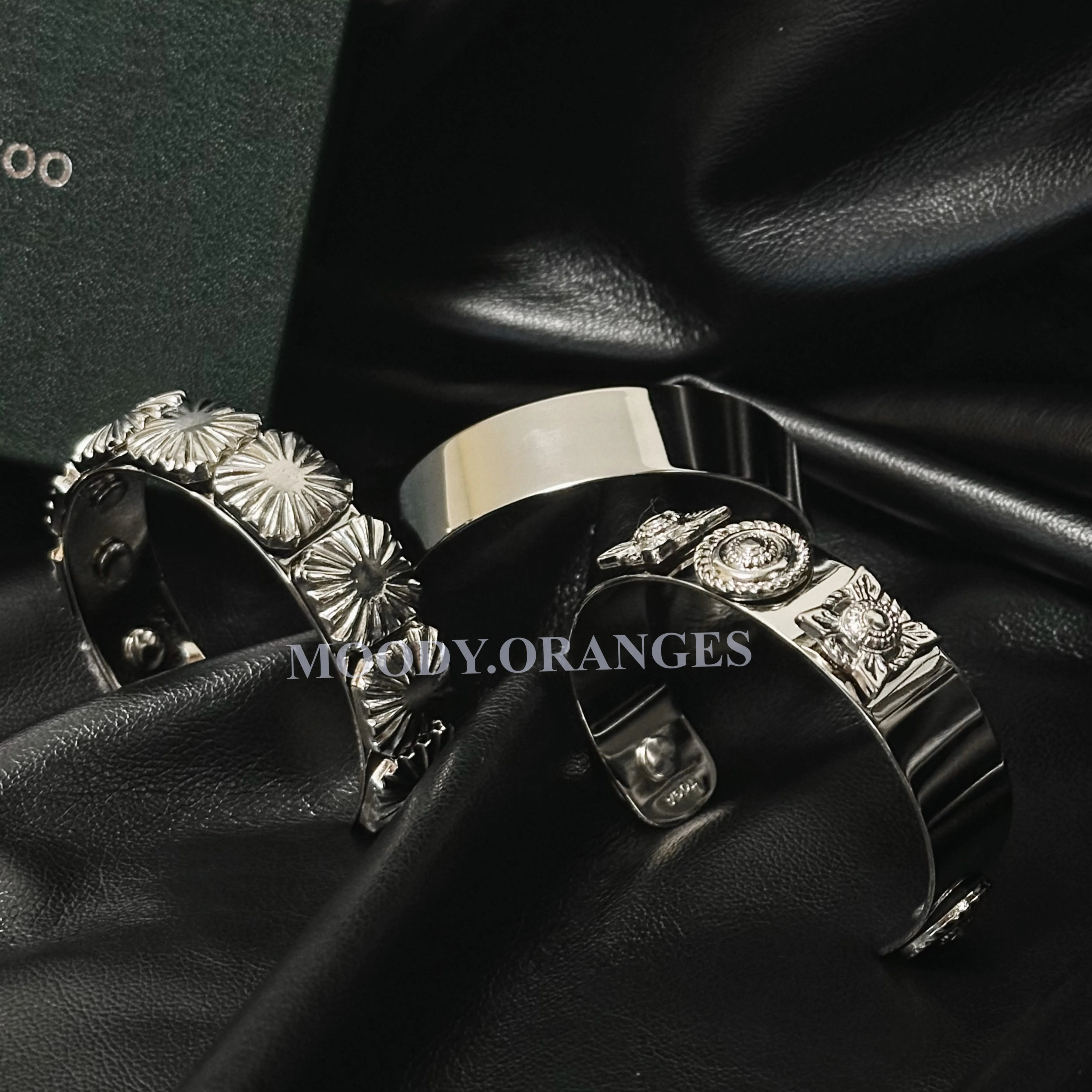 TOGA TOO Metal Bangle Set