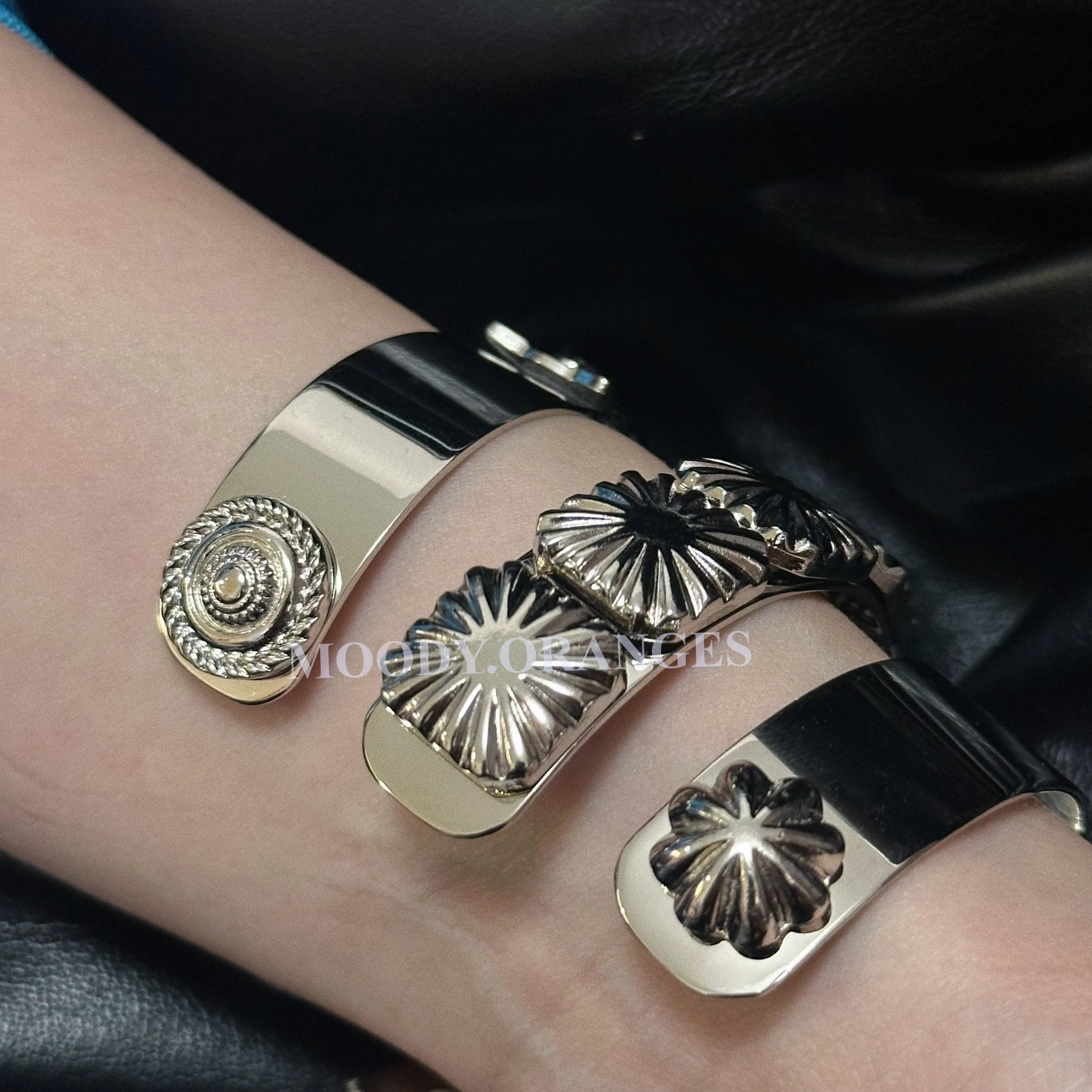 TOGA TOO Metal Bangle Set