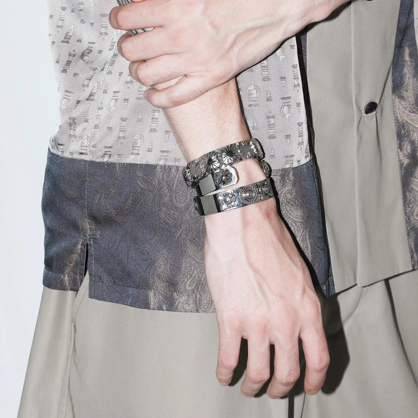 TOGA TOO Metal Bangle Set