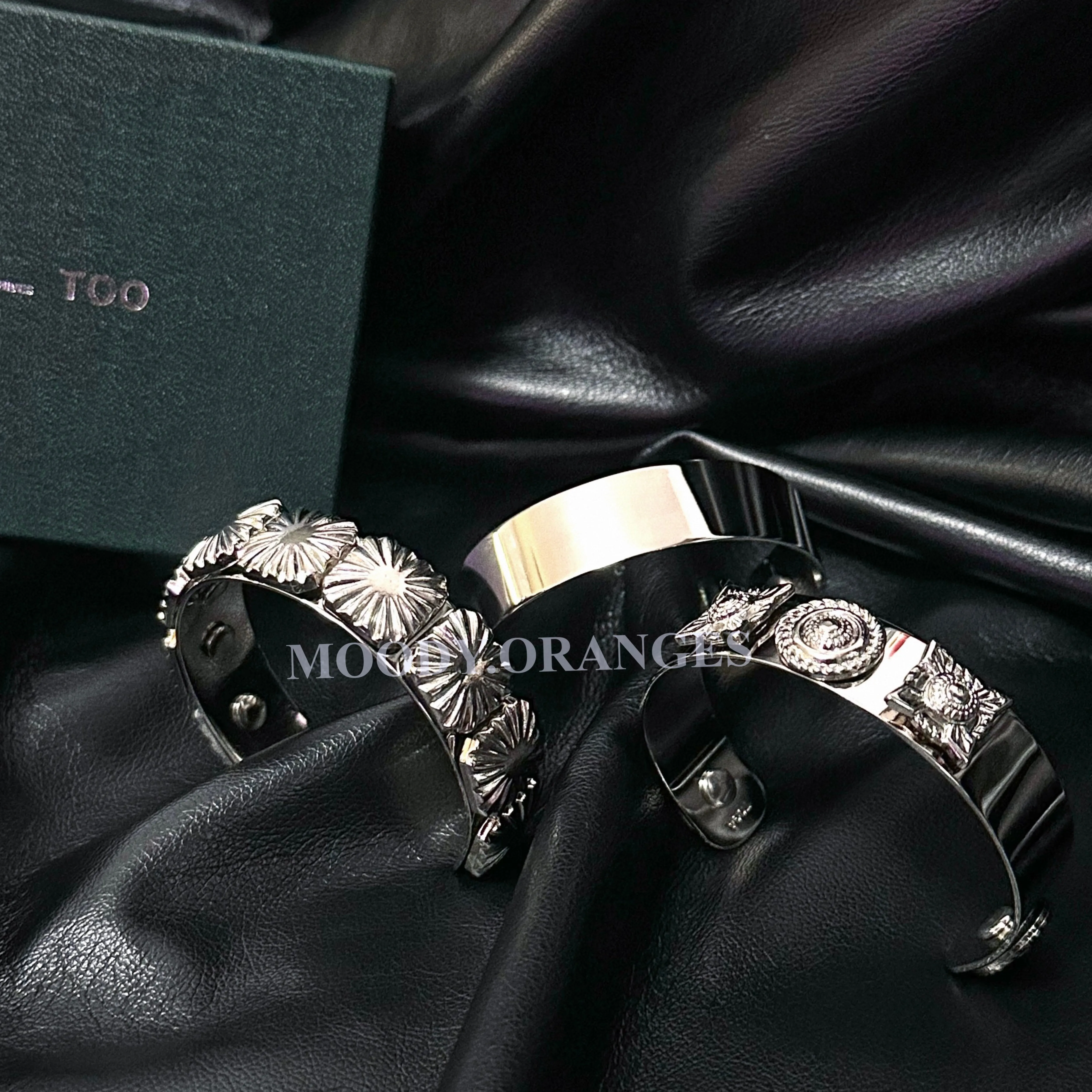 TOGA TOO Metal Bangle Set