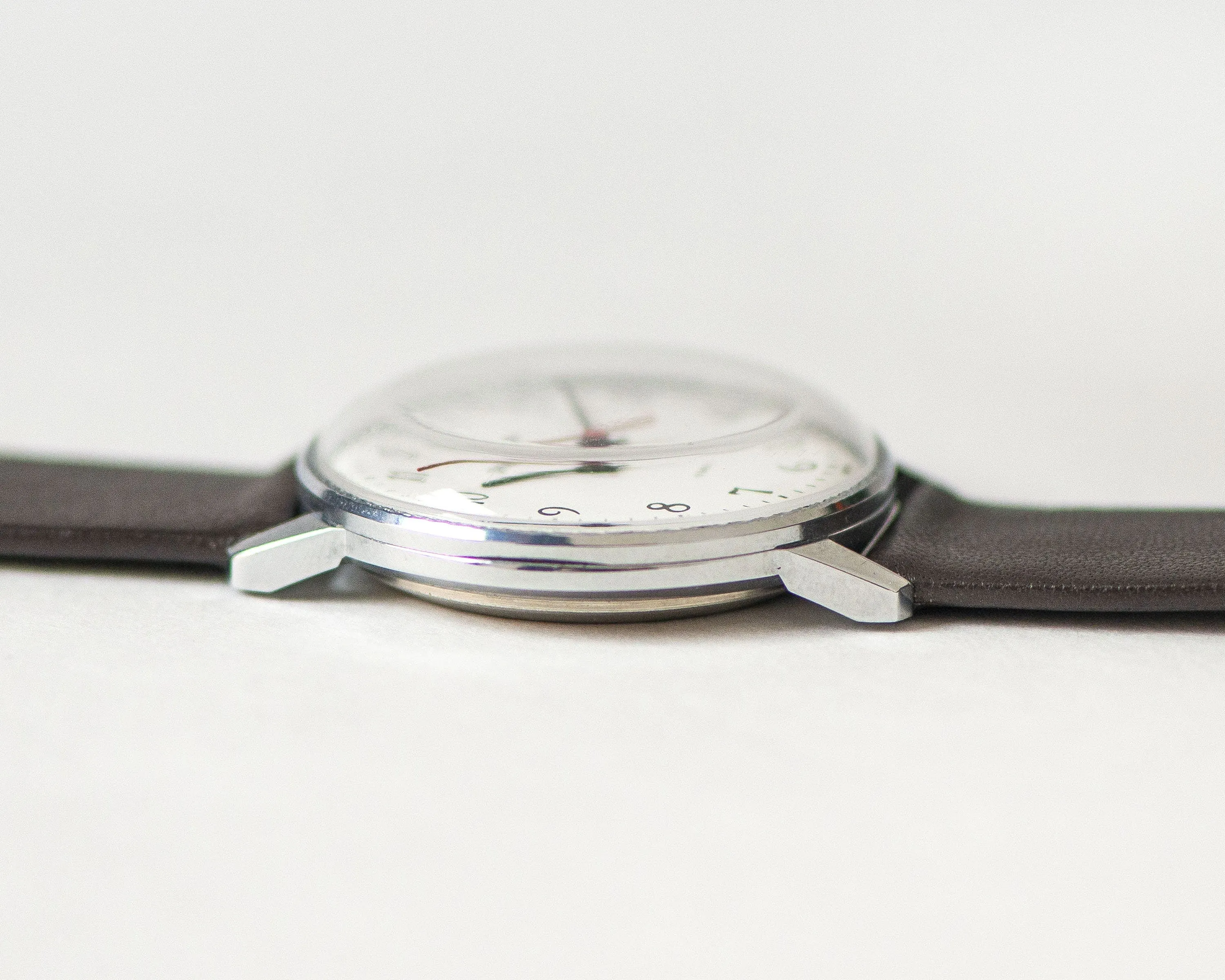 Tomboy watch minimalist, classical men women watch Sekonda, very good condition wristwatch, boyfriend's watch gift, new luxury leather strap