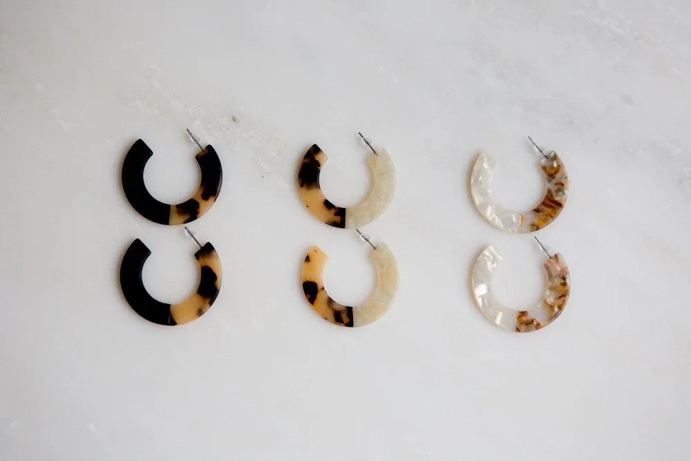 Tortoise Shell Earrings (White/Blonde & Black)