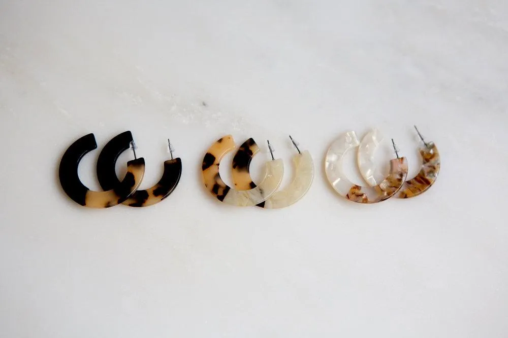 Tortoise Shell Earrings (White/Blonde & Black)