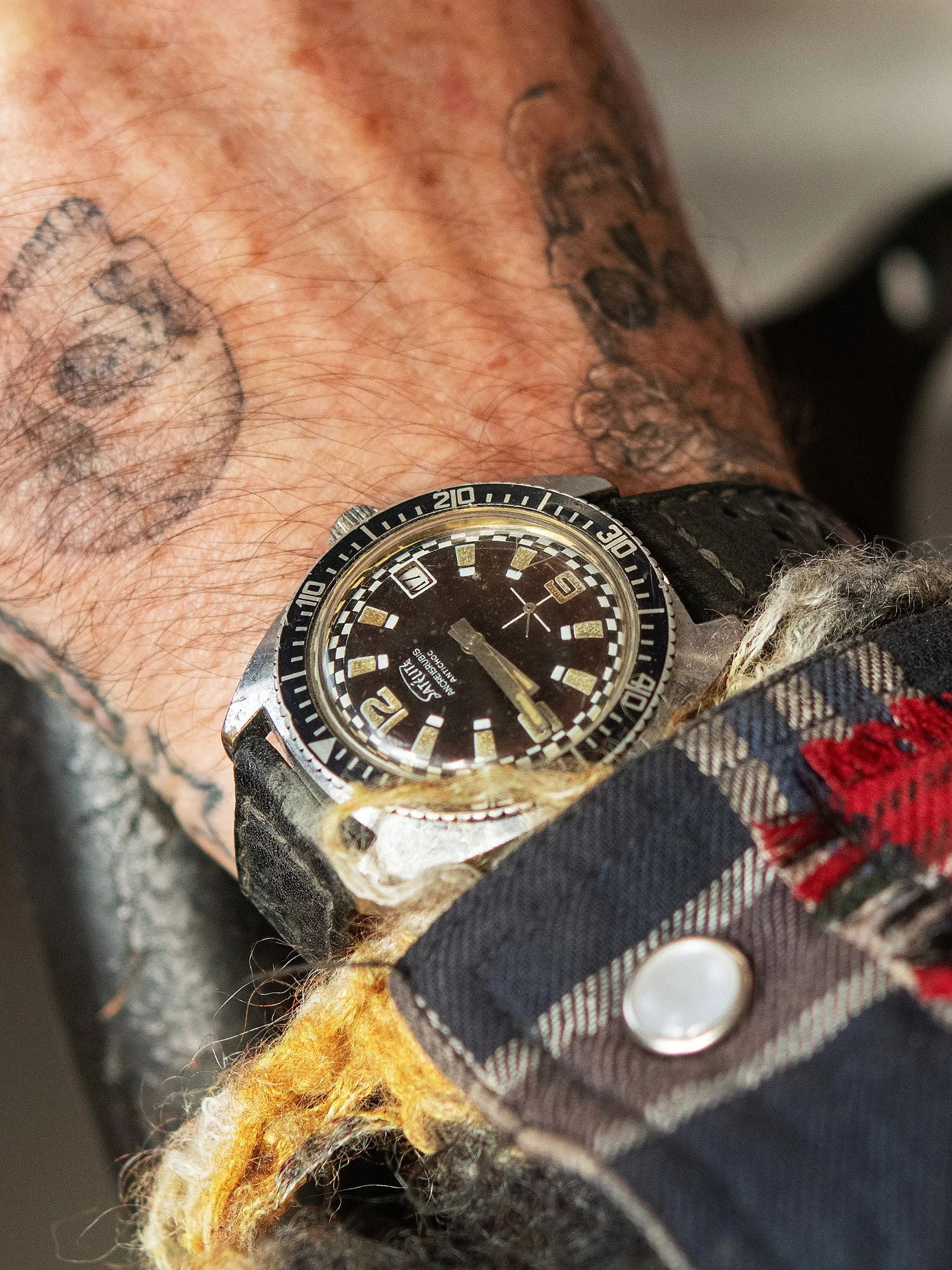 Tropical 1960s Satelite Skin Diver
