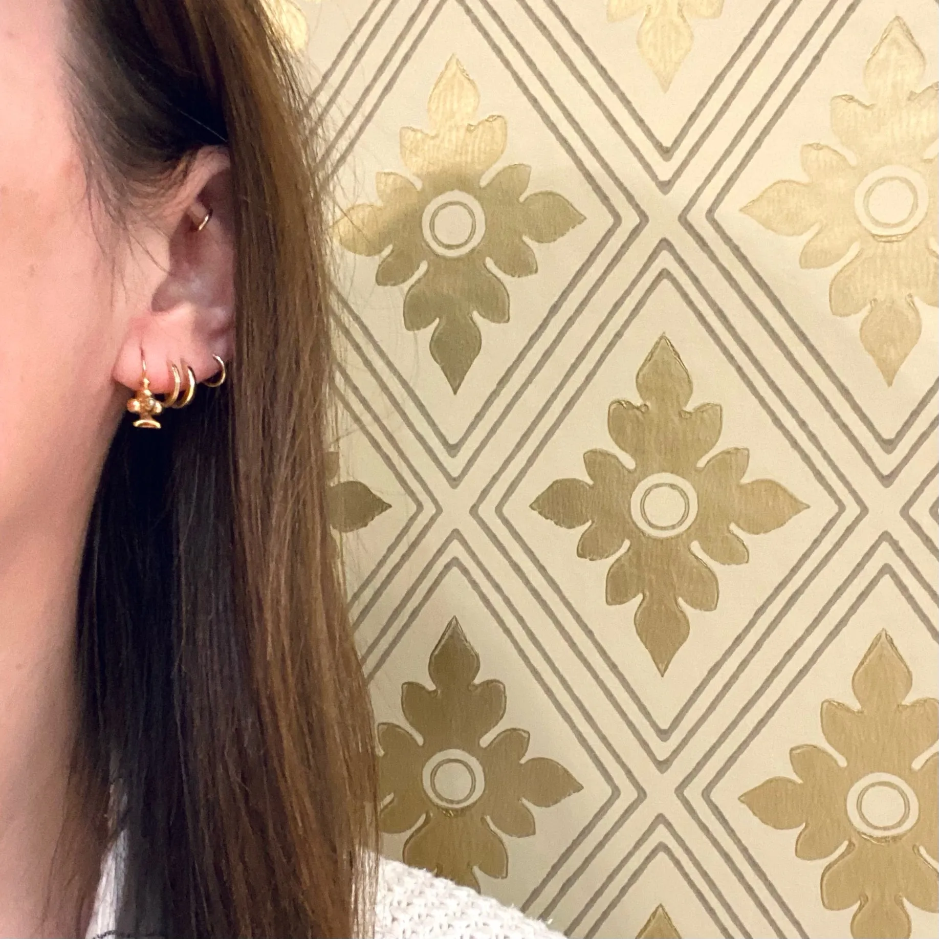 Wee French "Clubs" Earbobs in Gold & Pearls