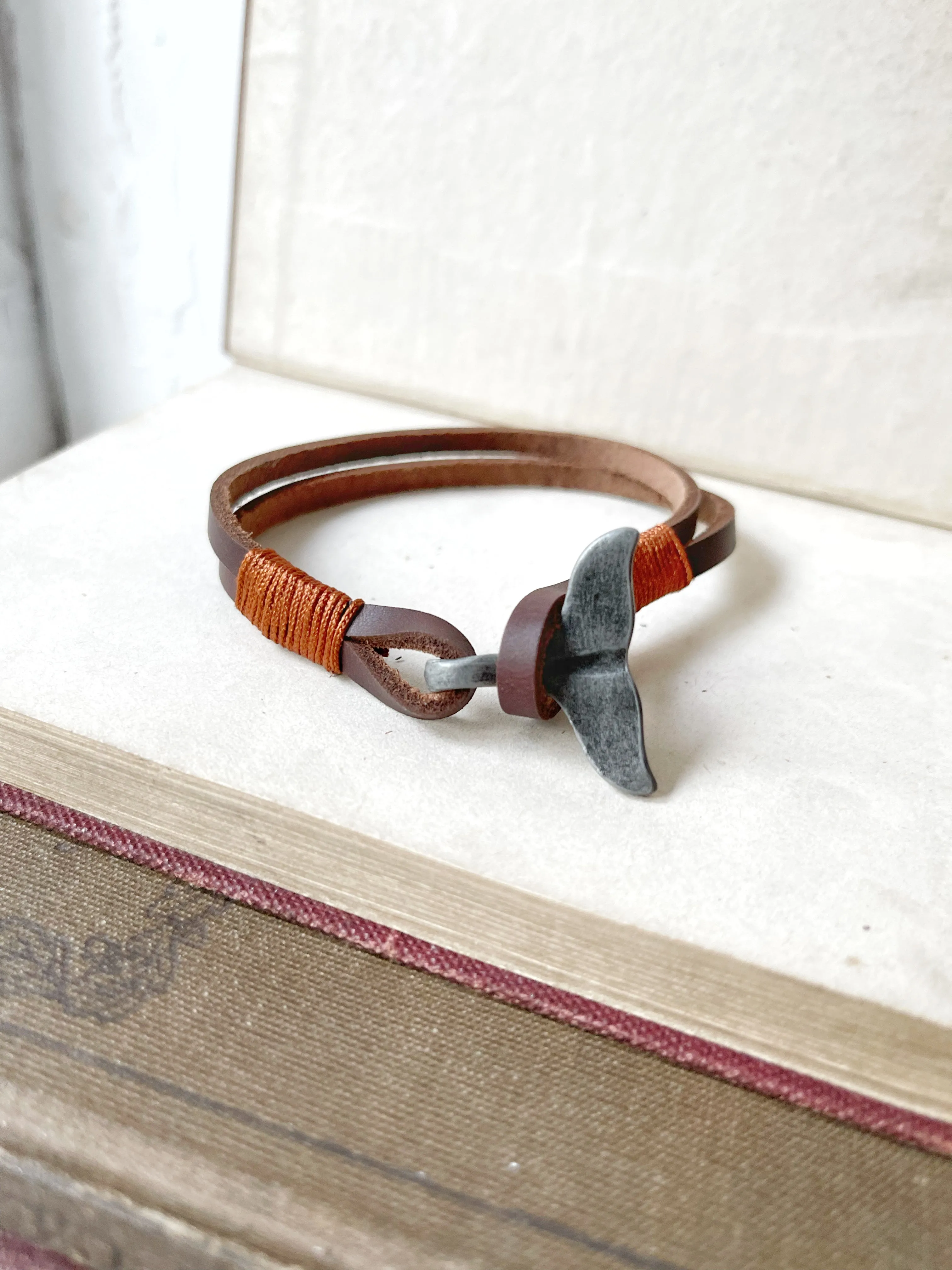 Whale Tail Cowhide Leather Bracelet - Brown - HALF OFF