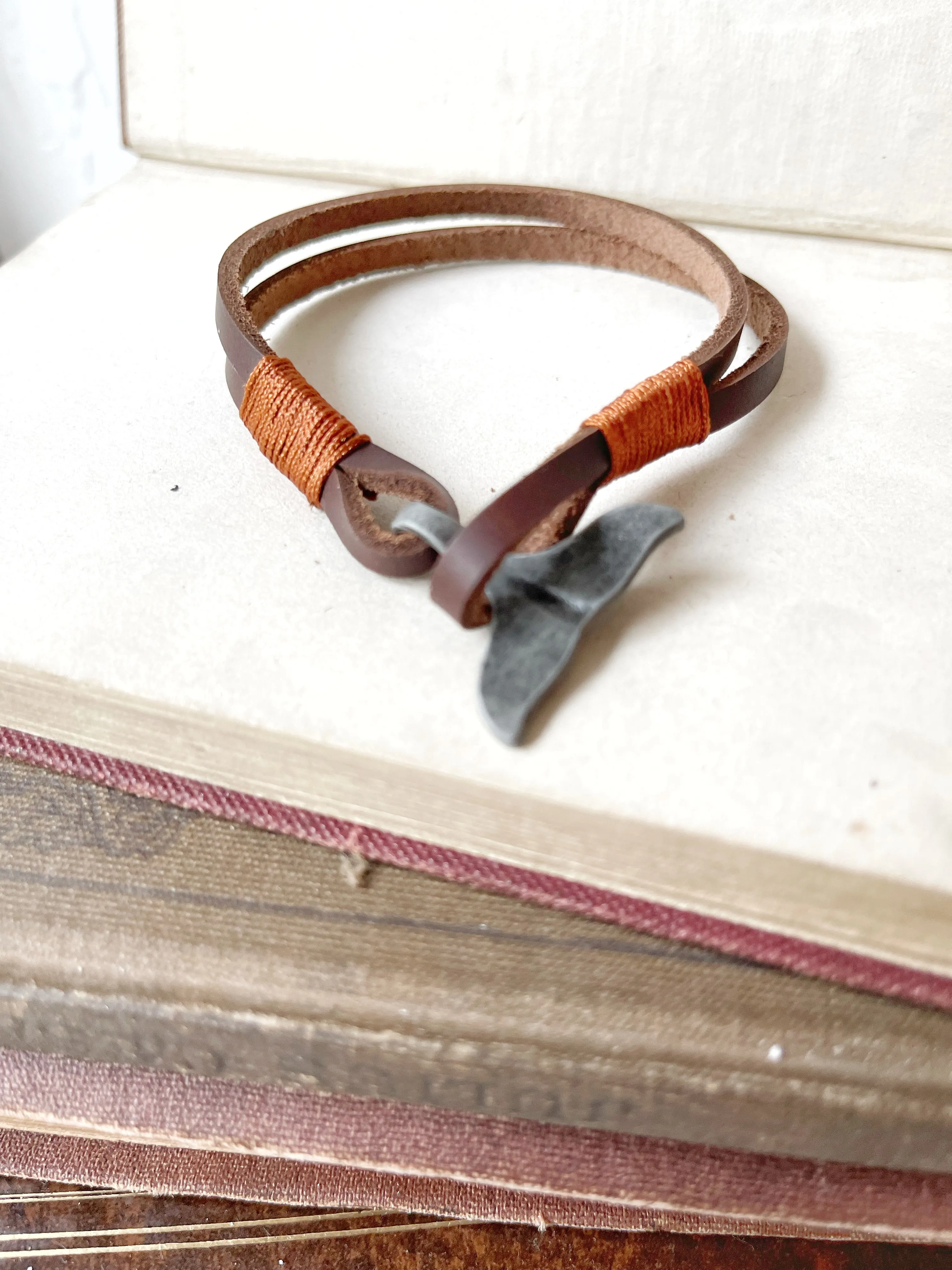 Whale Tail Cowhide Leather Bracelet - Brown - HALF OFF