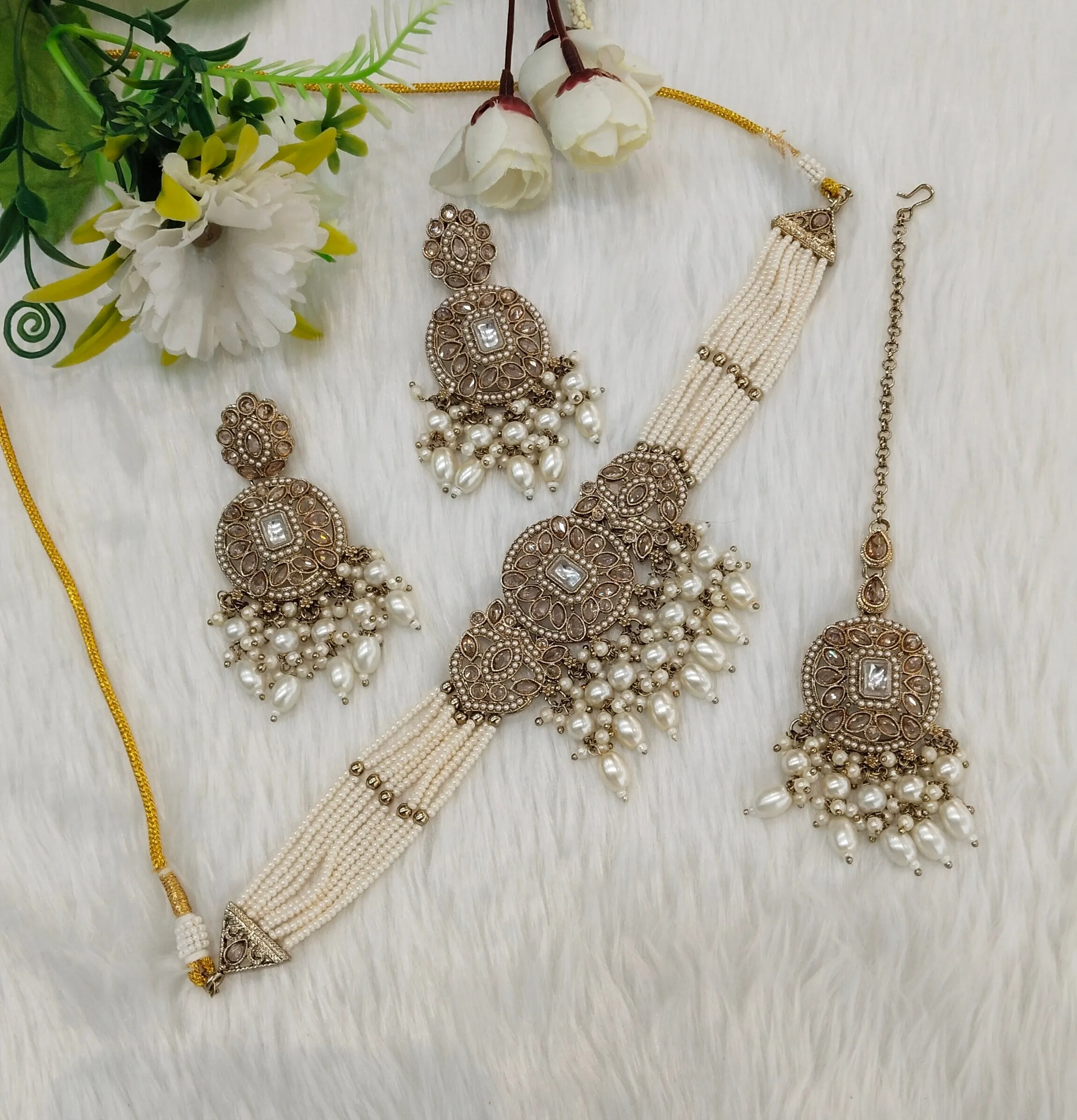 White Antique Gold Choker Indian Jewellery Jaggi Set